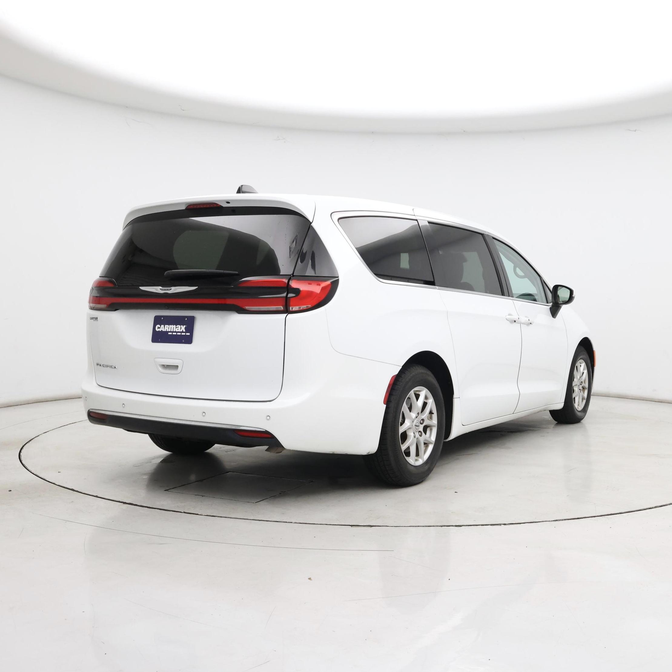 Thumbnail: 2023 Chrysler Pacifica - 8