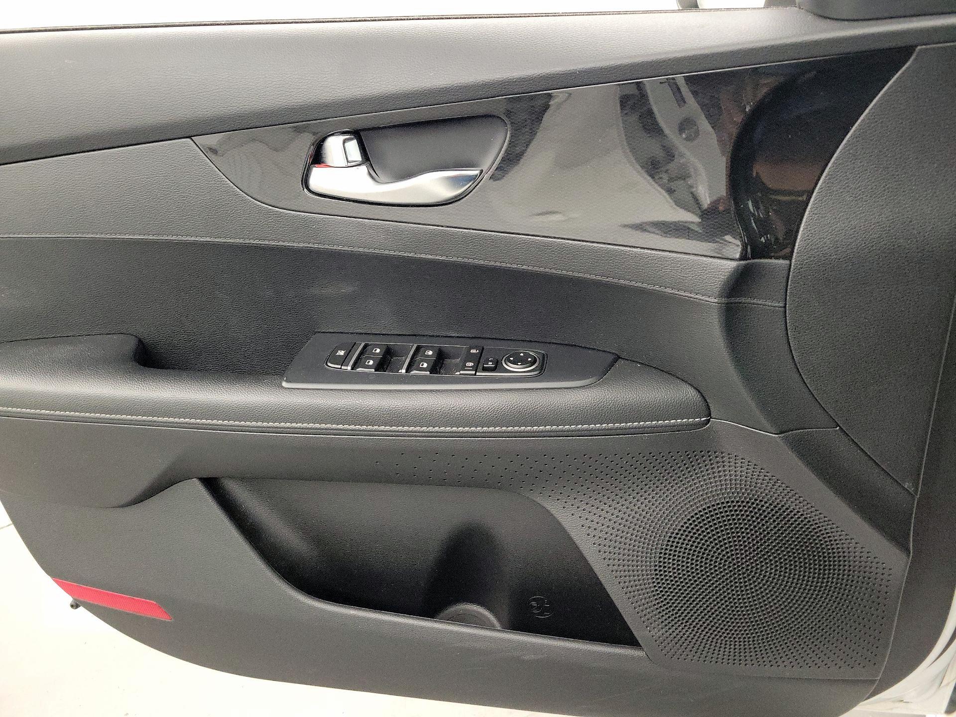 Thumbnail: 2021 Kia Forte - 12
