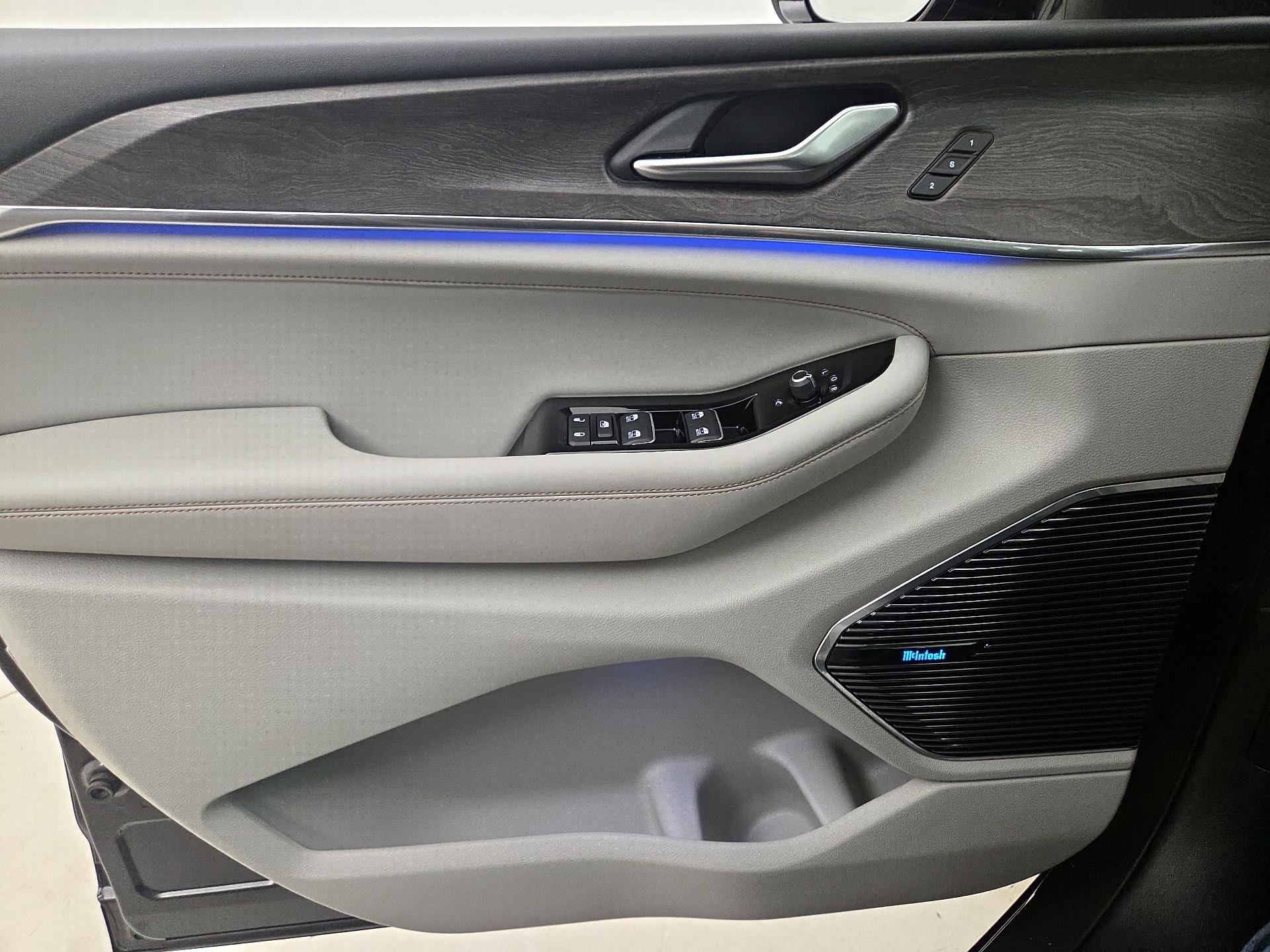 Thumbnail: 2022 Jeep Grand Cherokee - 12