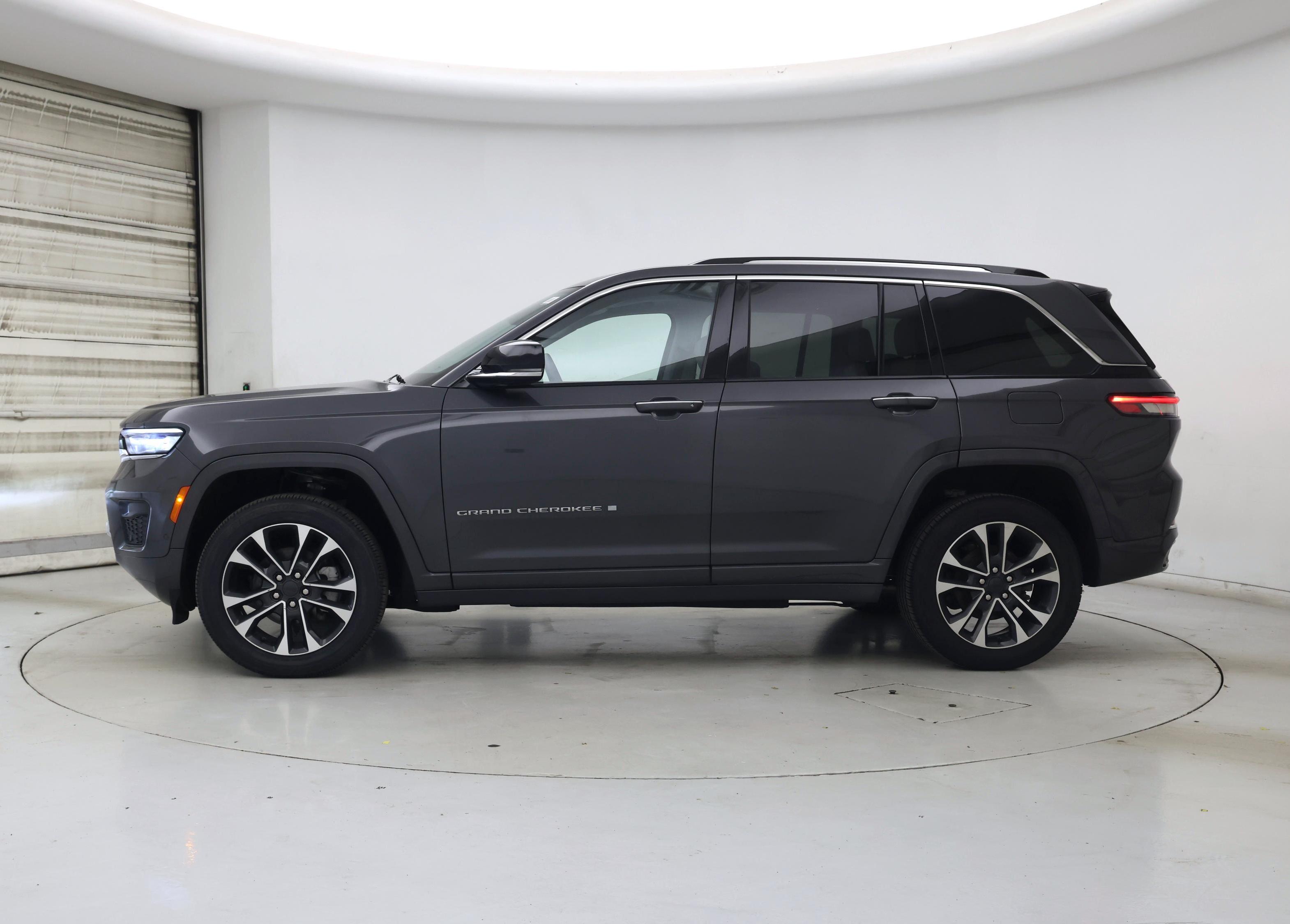 Thumbnail: 2022 Jeep Grand Cherokee - 3