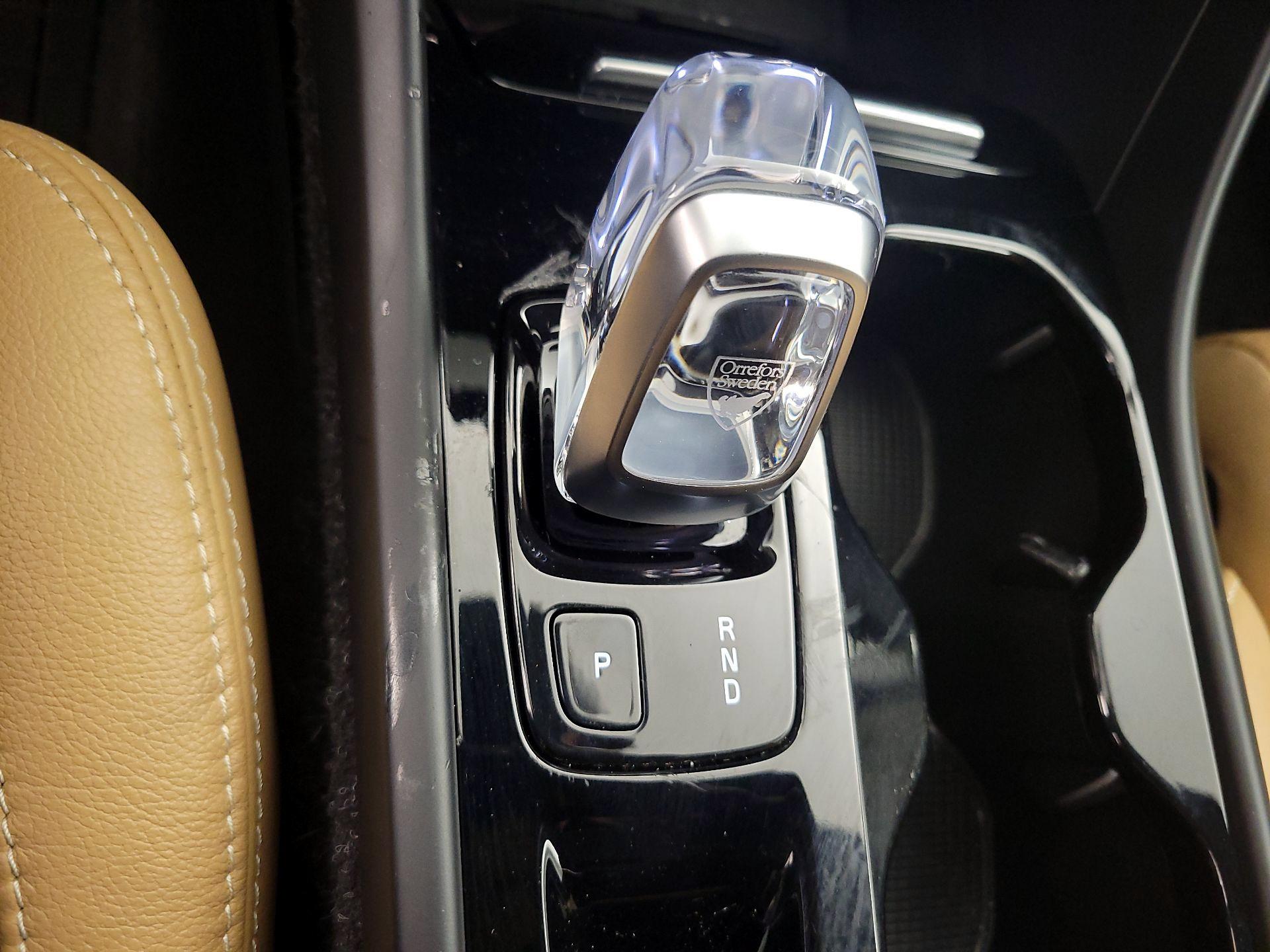 Thumbnail: 2020 Volvo XC40 - 18