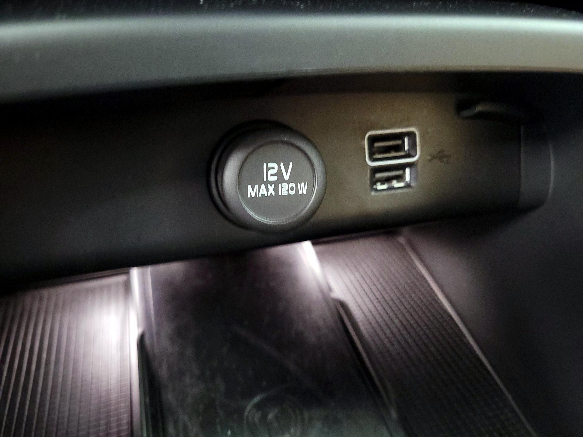 Thumbnail: 2020 Volvo XC40 - 19