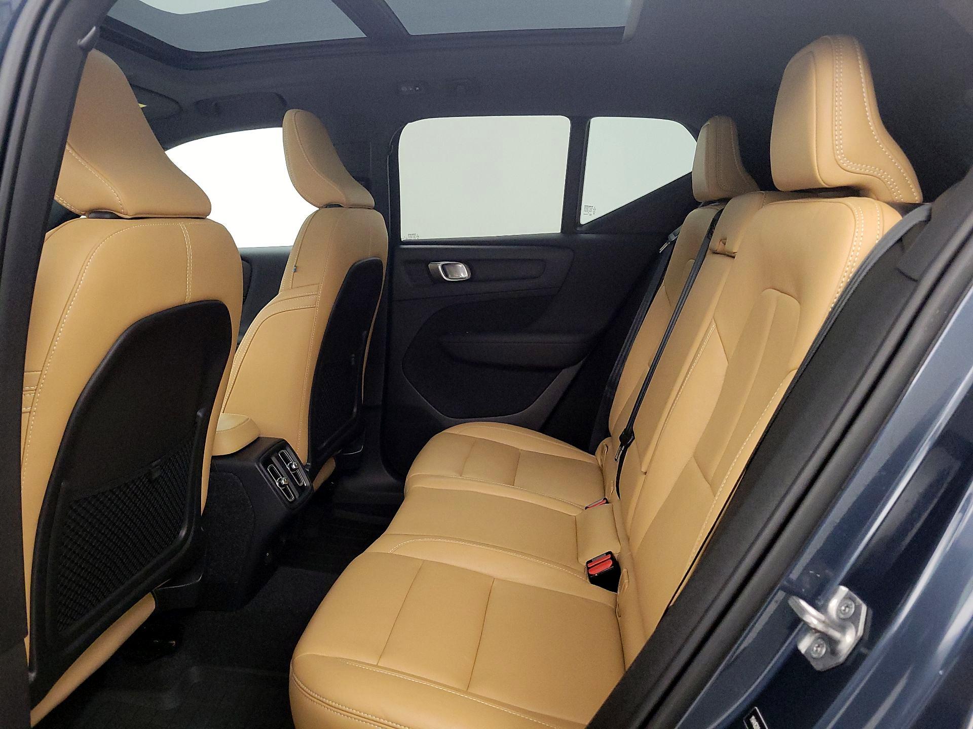 Thumbnail: 2020 Volvo XC40 - 20