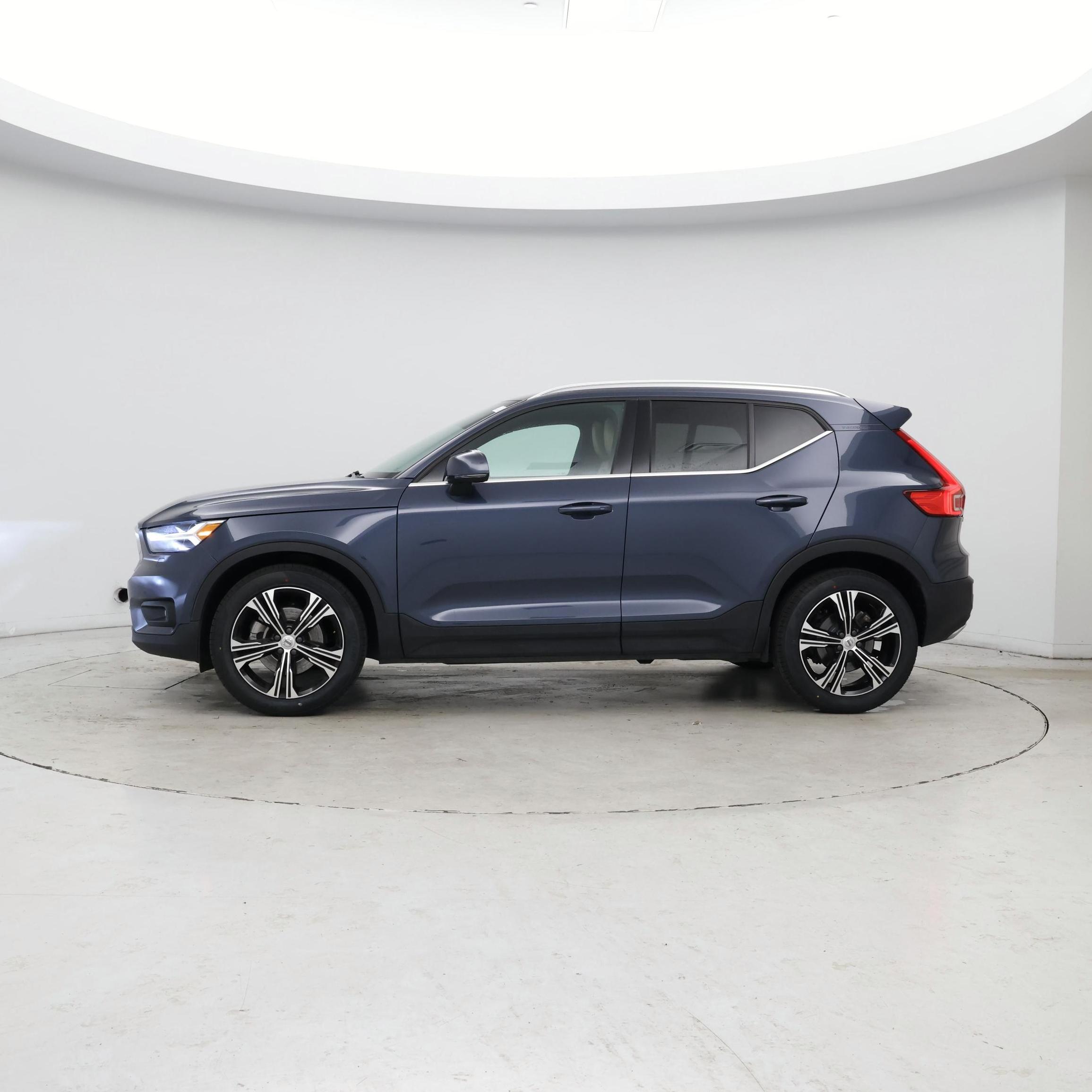 Thumbnail: 2020 Volvo XC40 - 3