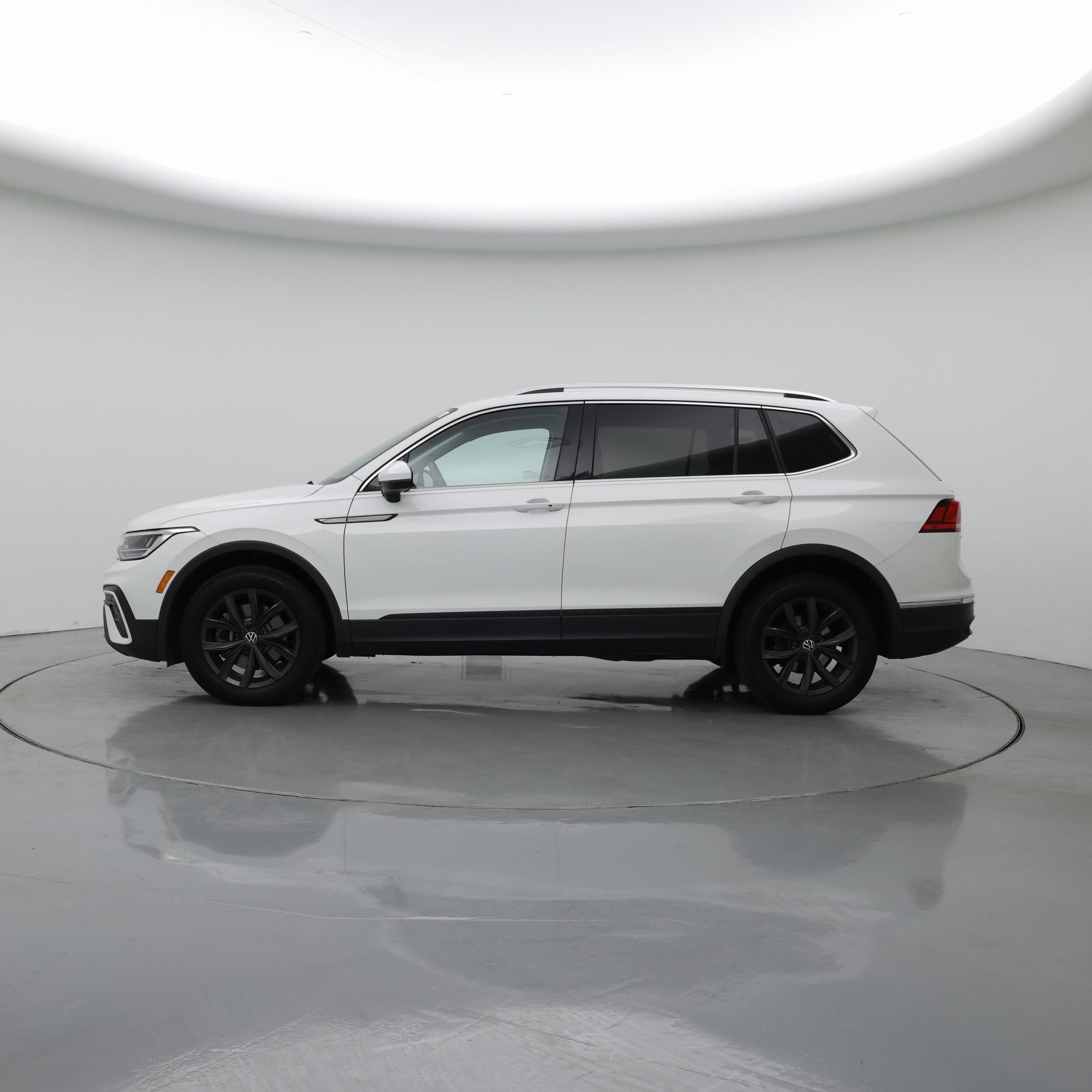 Thumbnail: 2024 Volkswagen Tiguan - 3