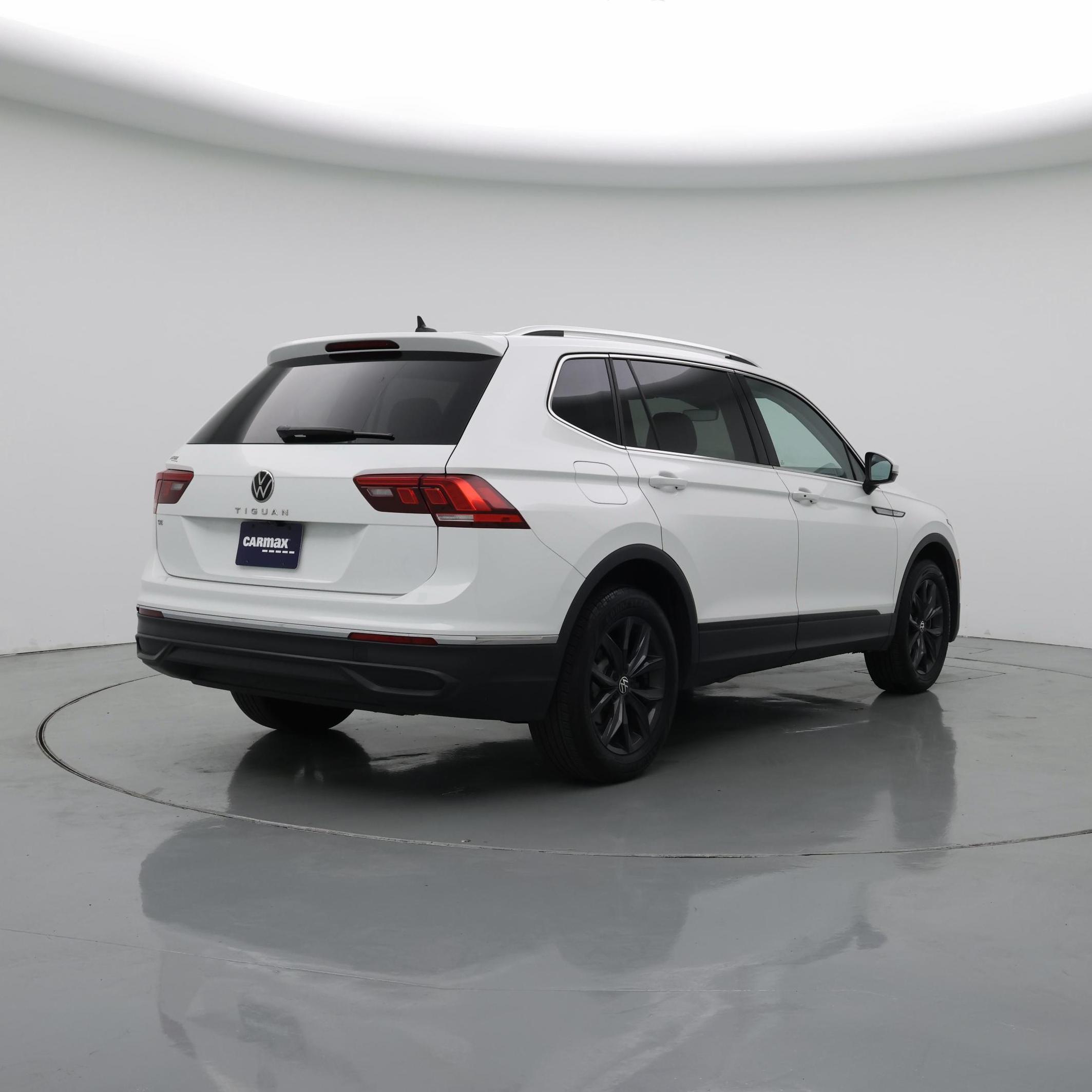 Thumbnail: 2024 Volkswagen Tiguan - 8