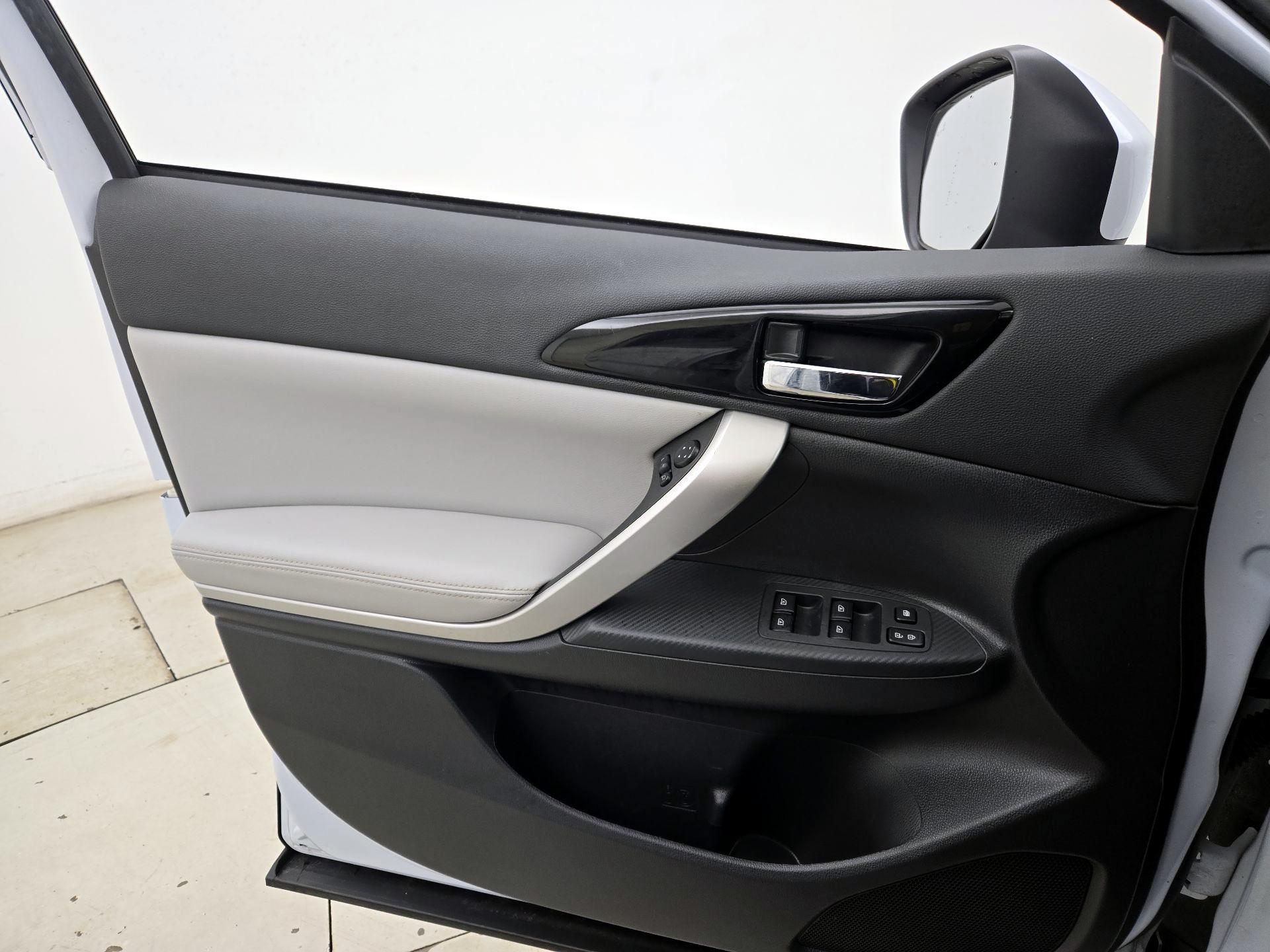 Thumbnail: 2023 Mitsubishi Eclipse Cross - 12