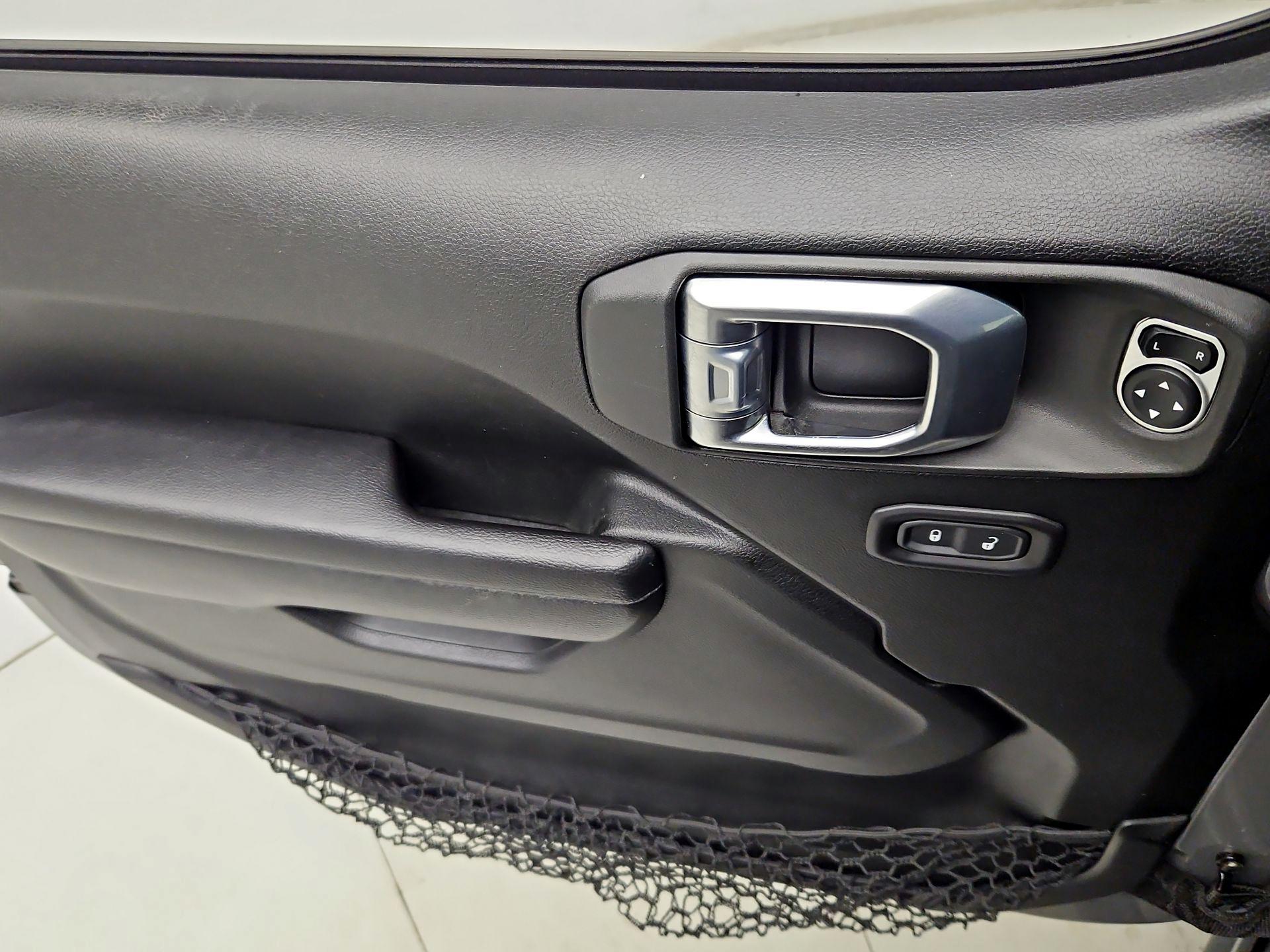 Thumbnail: 2021 Jeep Gladiator - 12