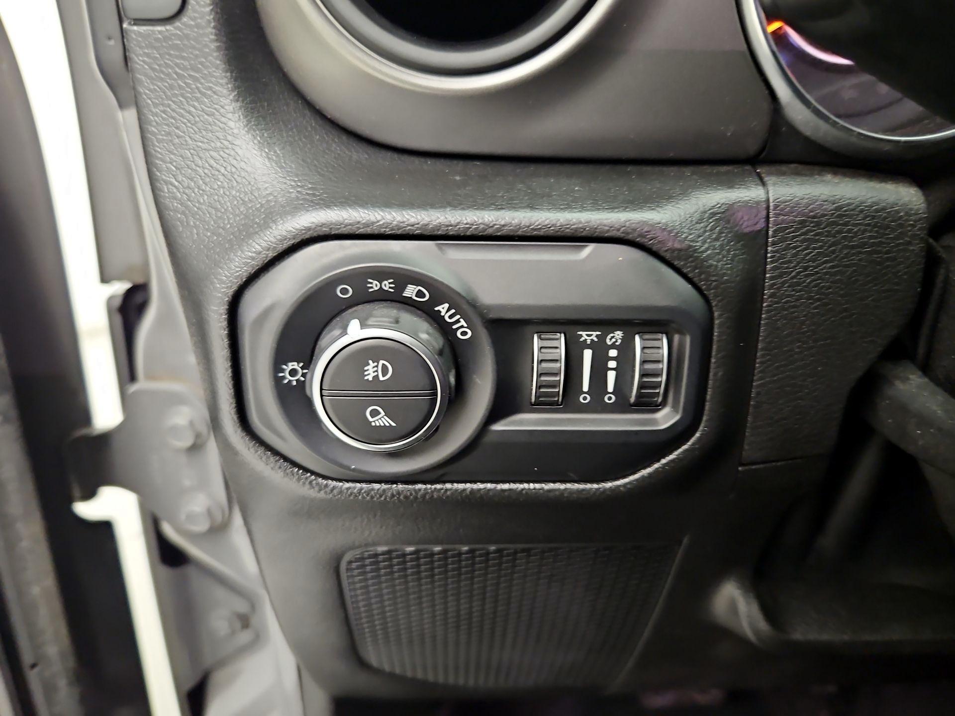 Thumbnail: 2021 Jeep Gladiator - 13