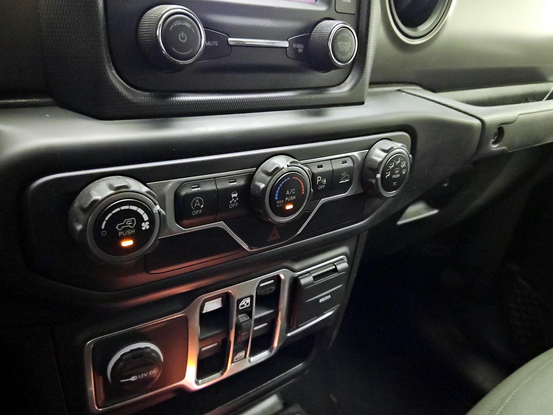 Thumbnail: 2021 Jeep Gladiator - 16