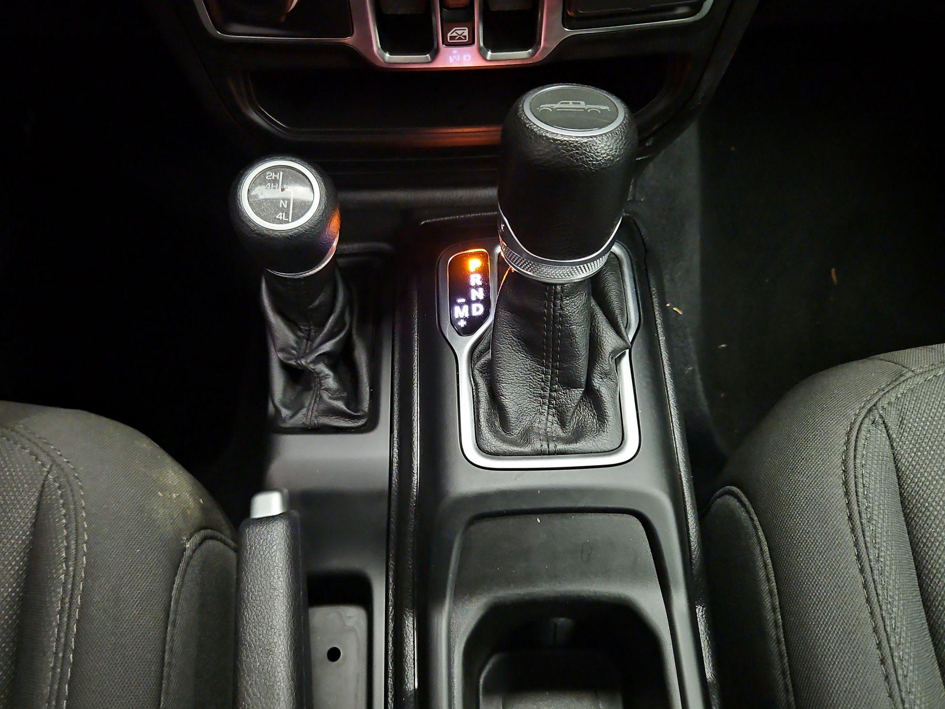 Thumbnail: 2021 Jeep Gladiator - 17