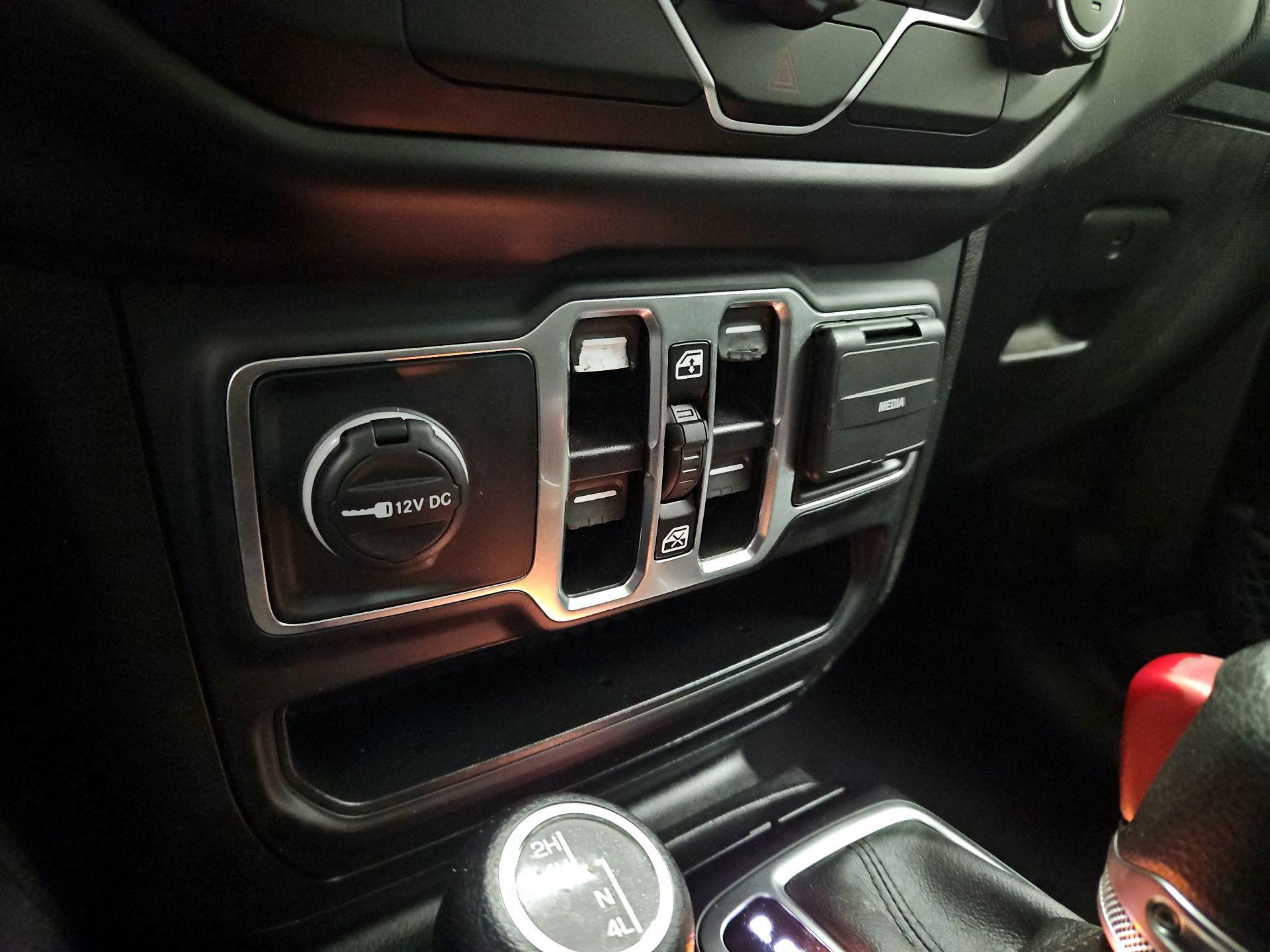 Thumbnail: 2021 Jeep Gladiator - 18