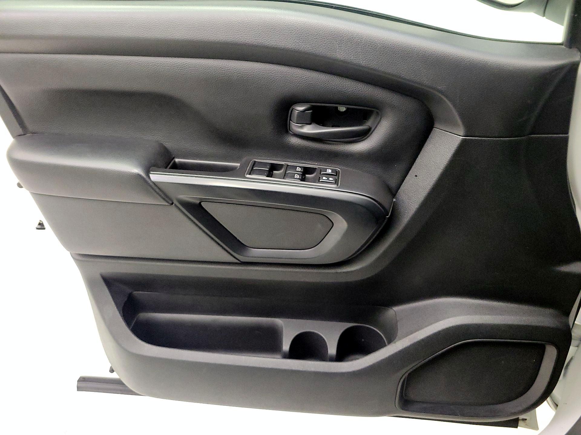 Thumbnail: 2022 Nissan Titan - 10