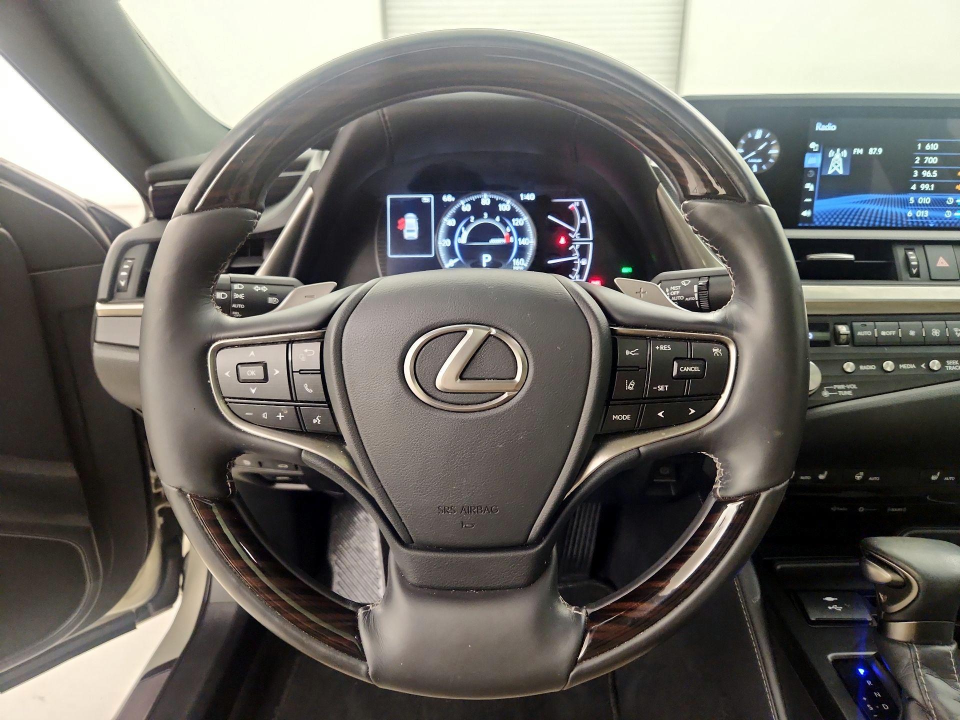 Thumbnail: 2021 Lexus ES - 10