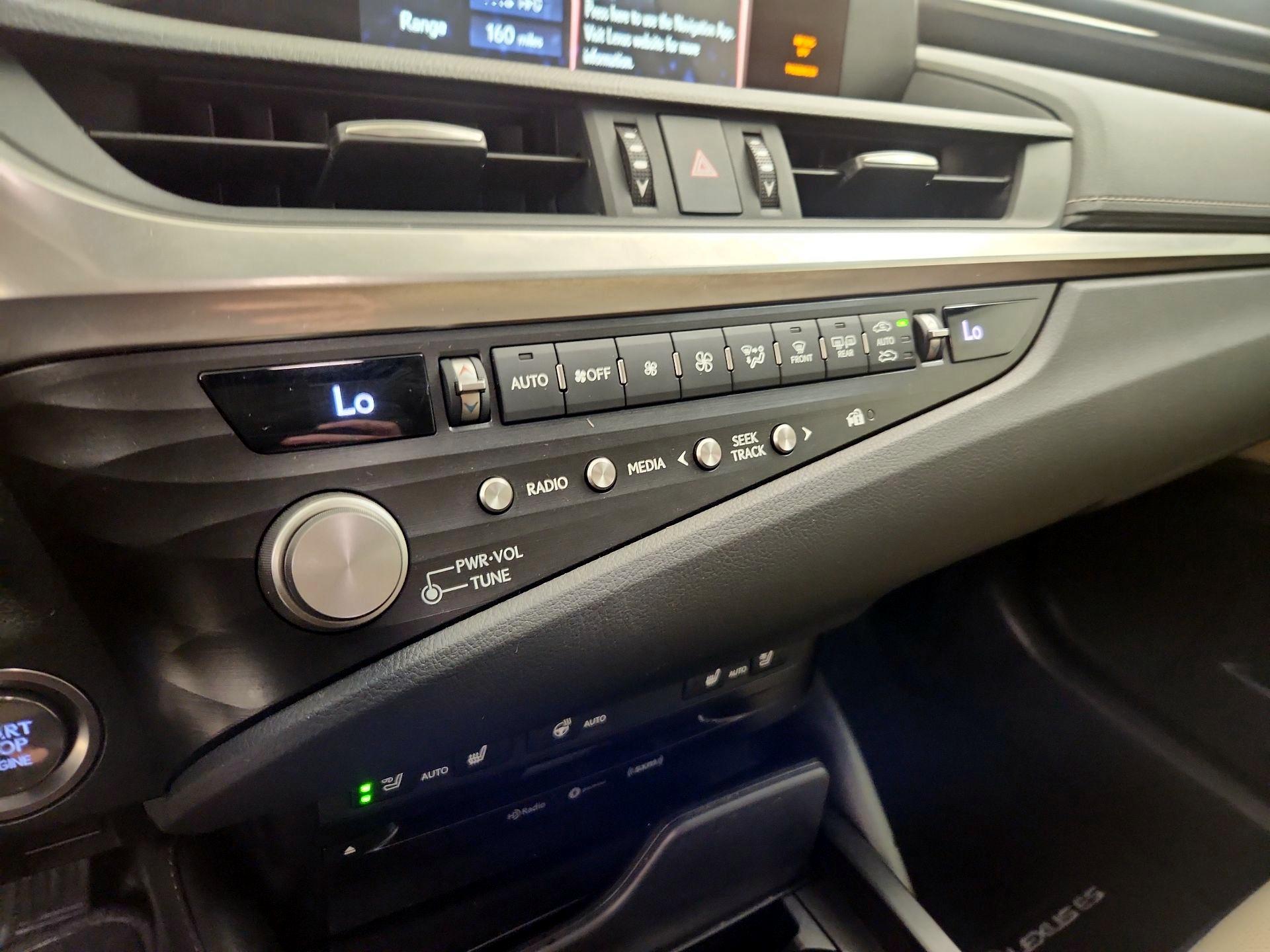 Thumbnail: 2021 Lexus ES - 16