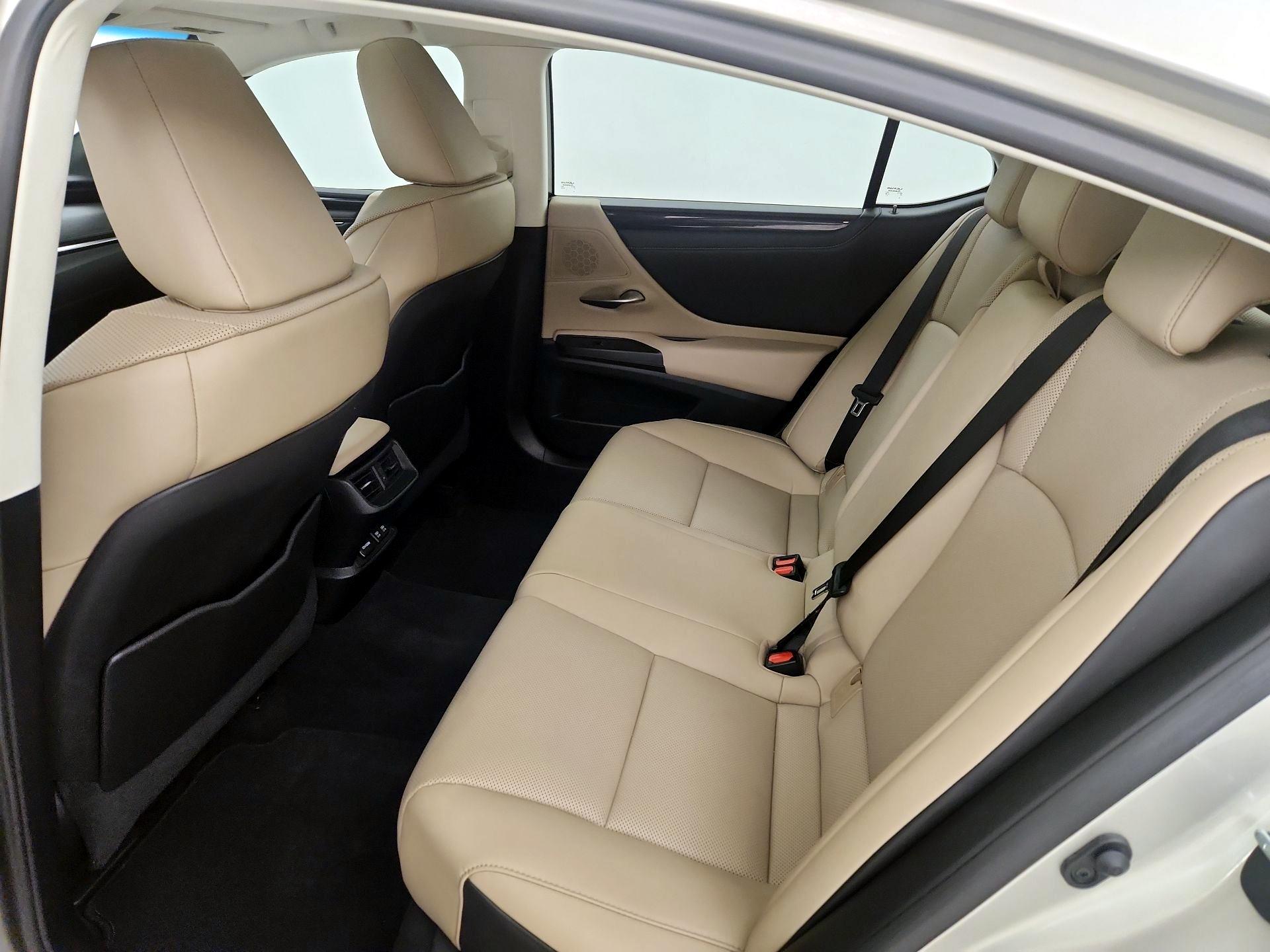 Thumbnail: 2021 Lexus ES - 20