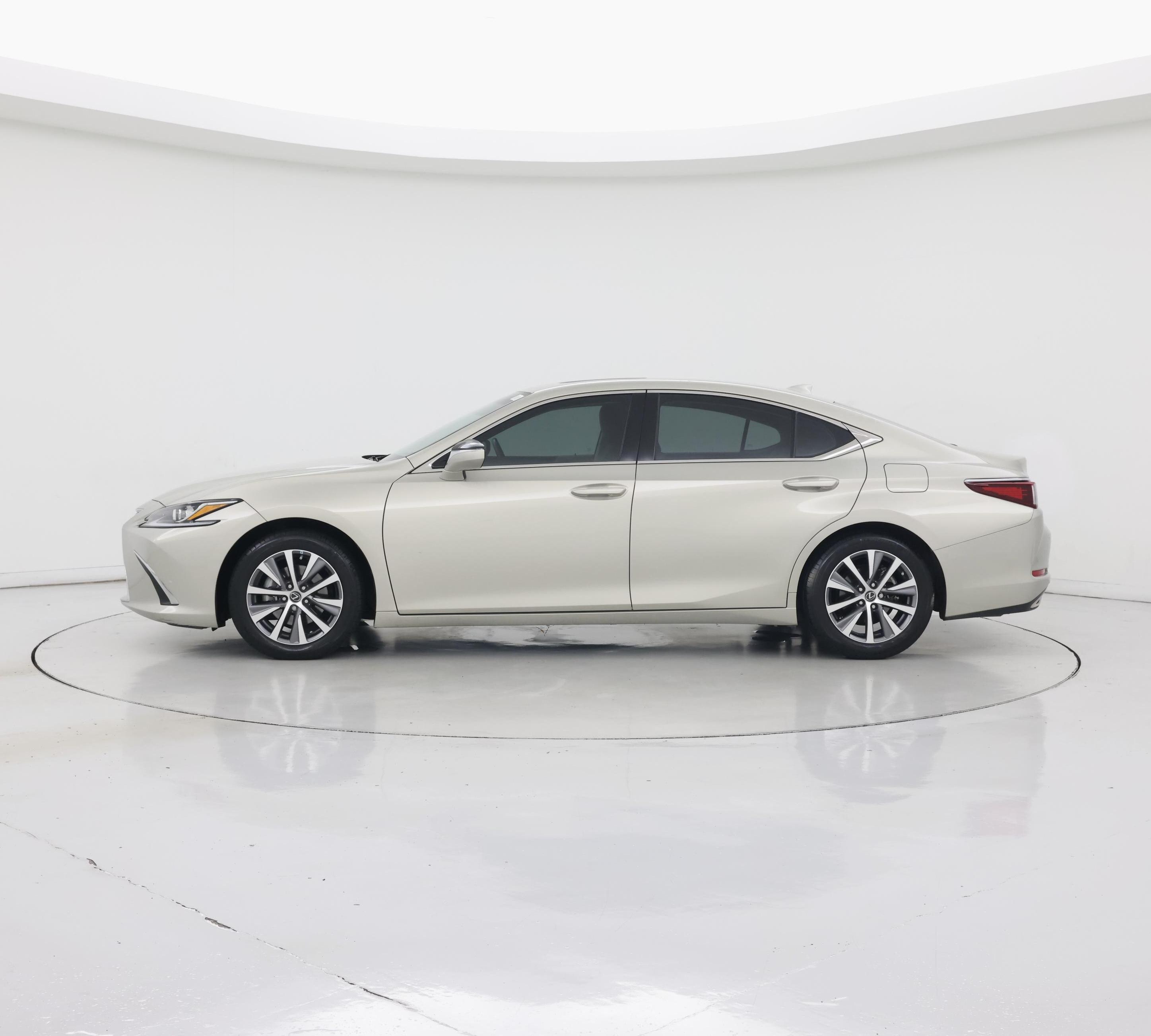 Thumbnail: 2021 Lexus ES - 3