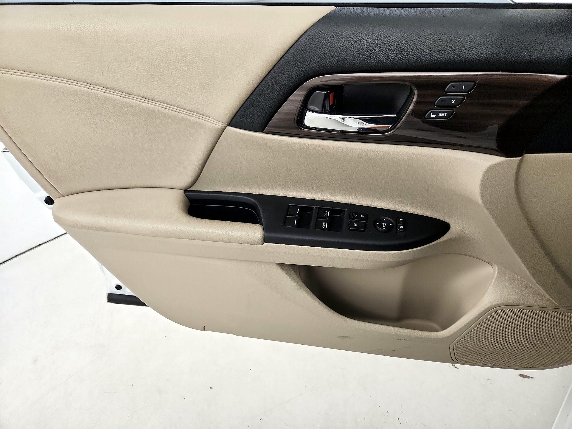 Thumbnail: 2016 Honda Accord - 12