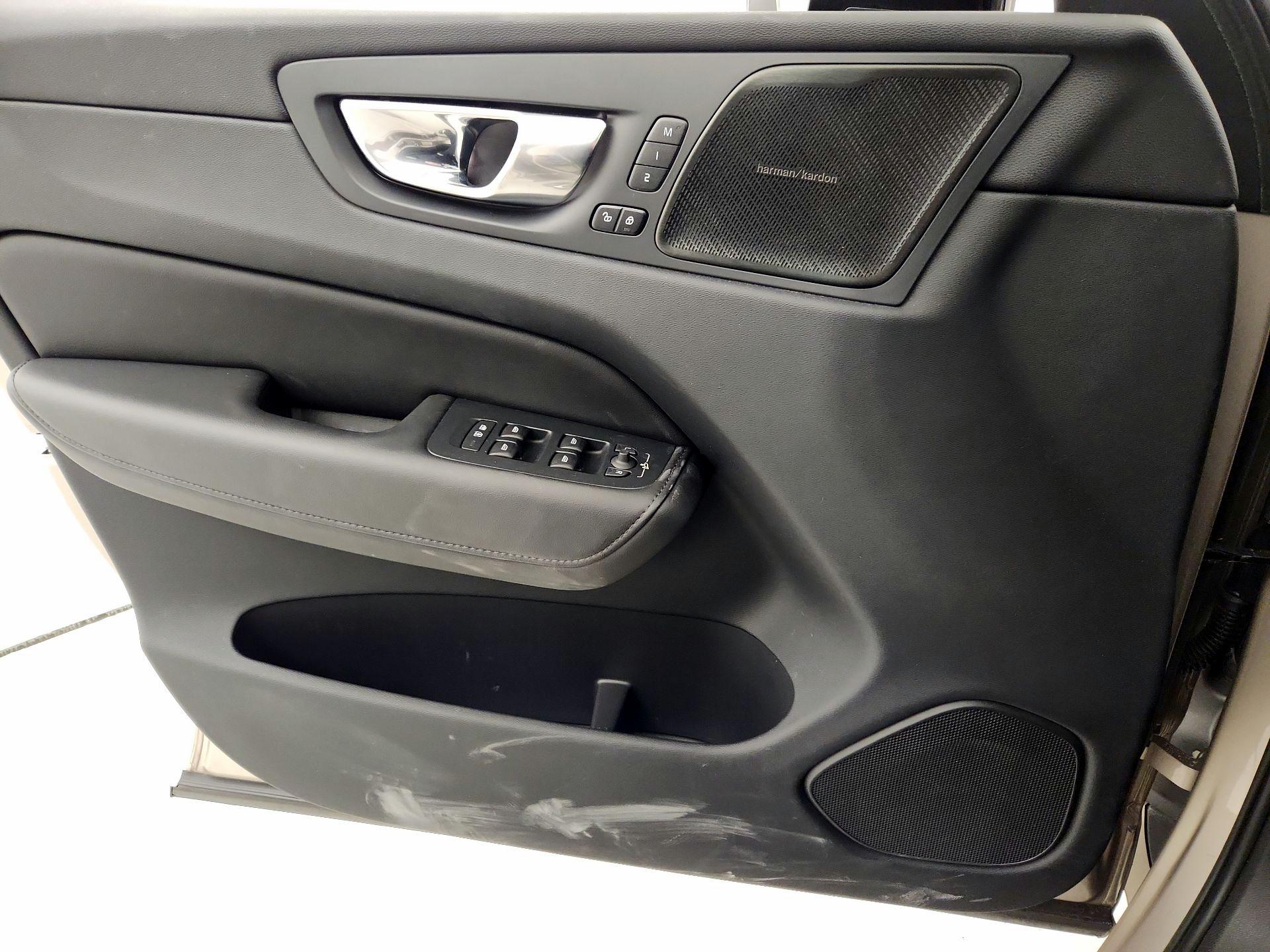 Thumbnail: 2023 Volvo XC60 - 12