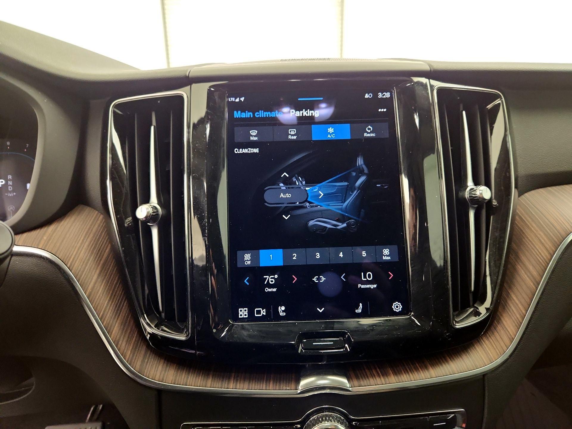 Thumbnail: 2023 Volvo XC60 - 16