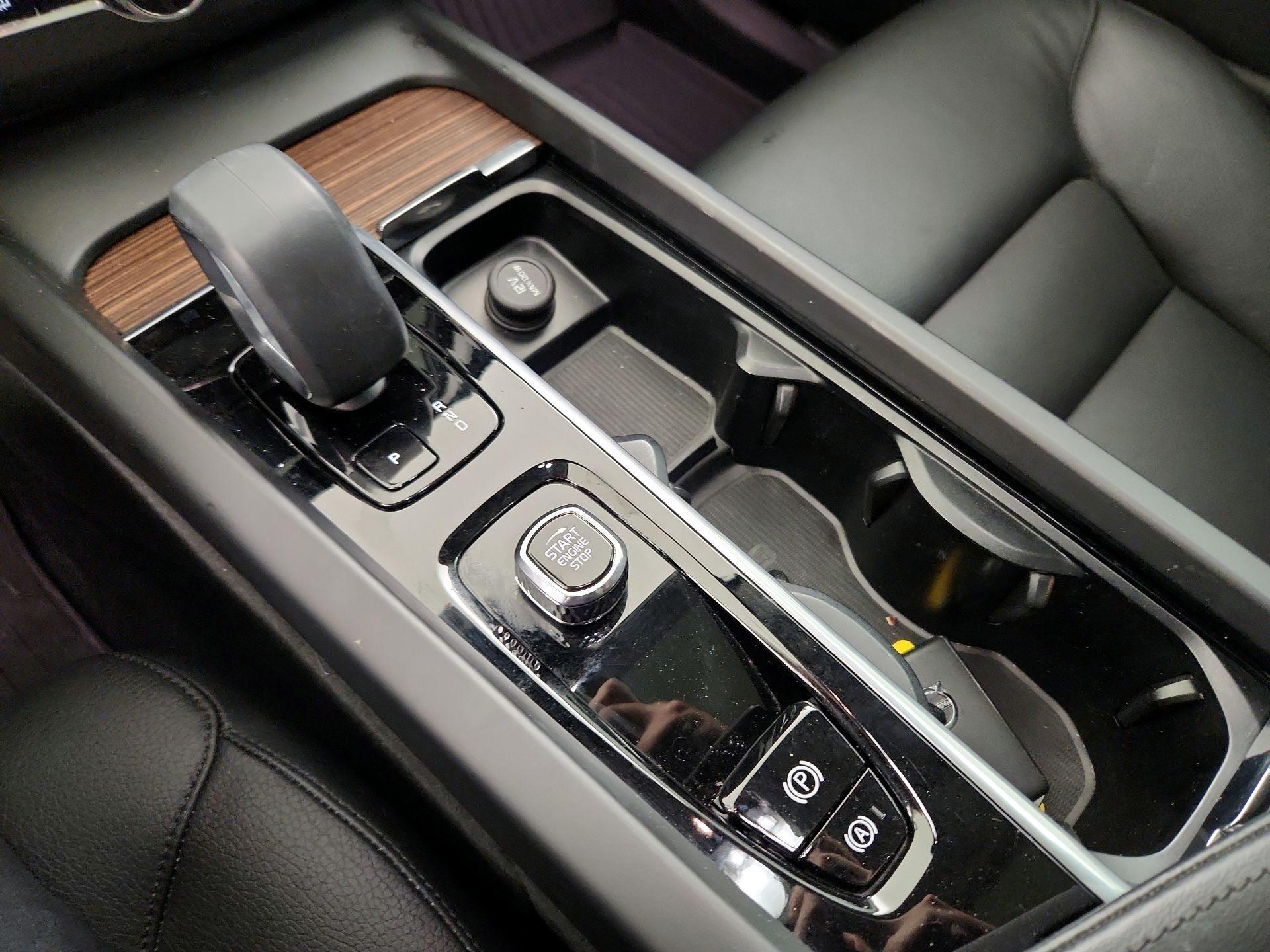 Thumbnail: 2023 Volvo XC60 - 17