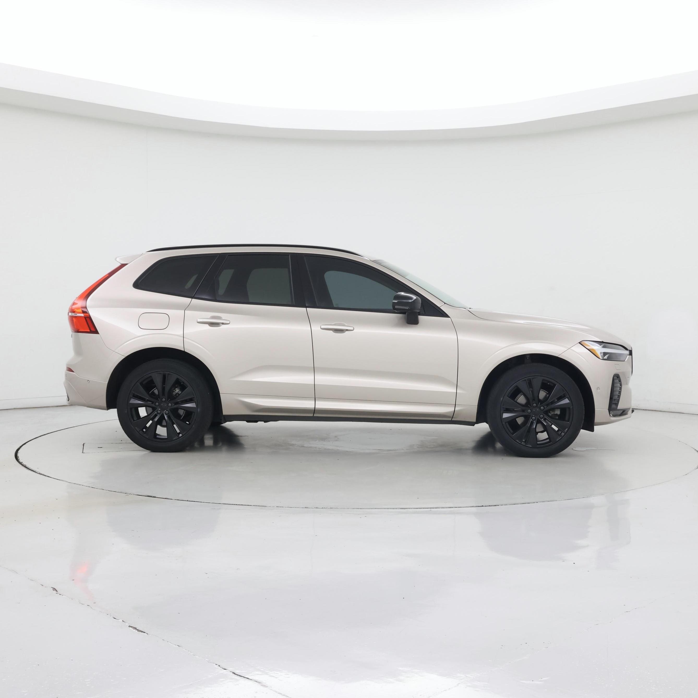 Thumbnail: 2023 Volvo XC60 - 7