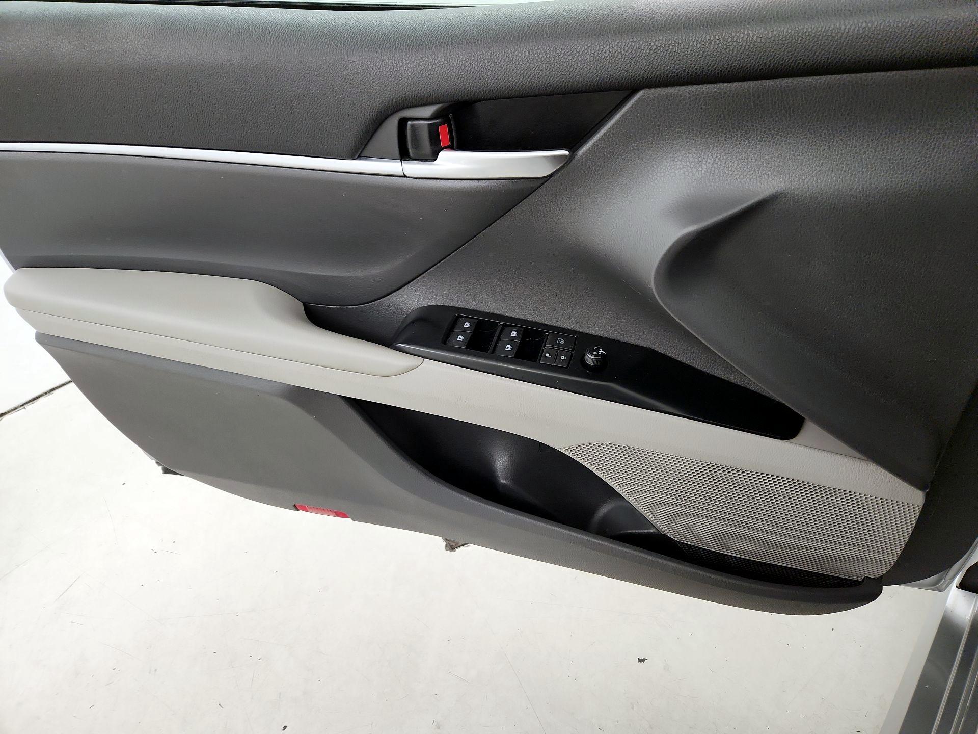 Thumbnail: 2020 Toyota Camry - 12