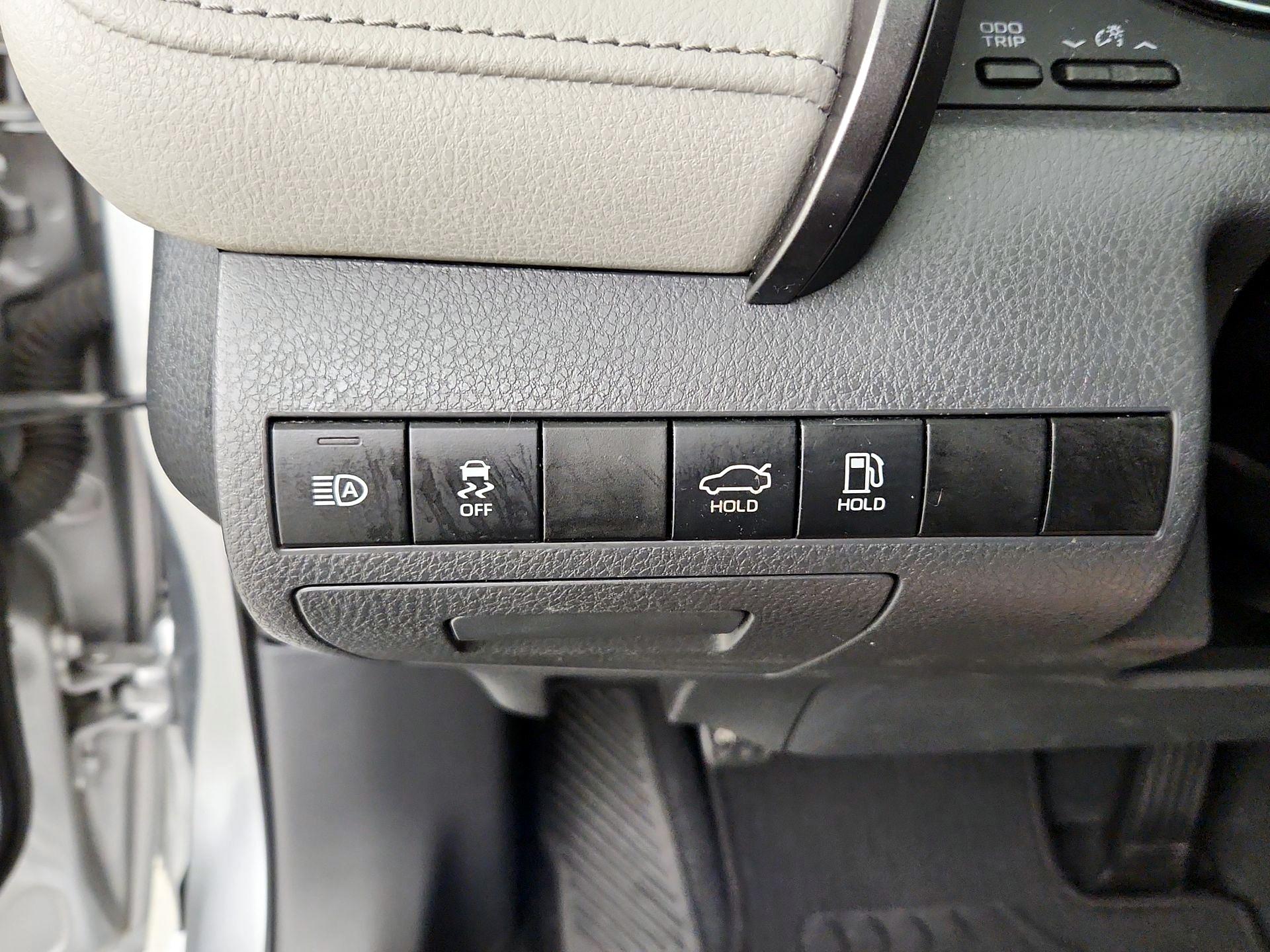 Thumbnail: 2020 Toyota Camry - 13