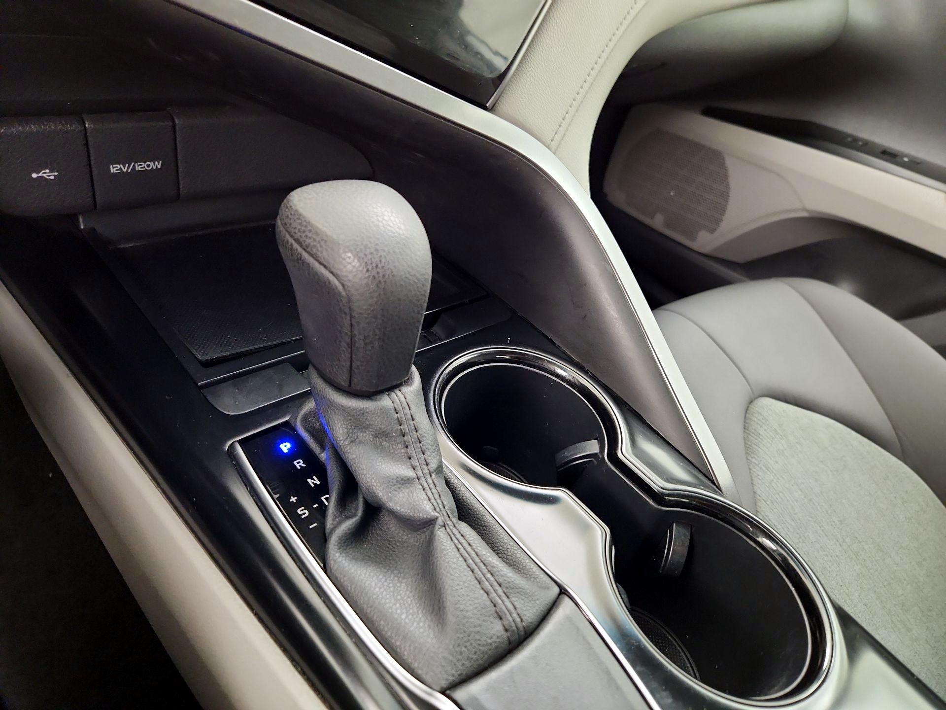 Thumbnail: 2020 Toyota Camry - 17