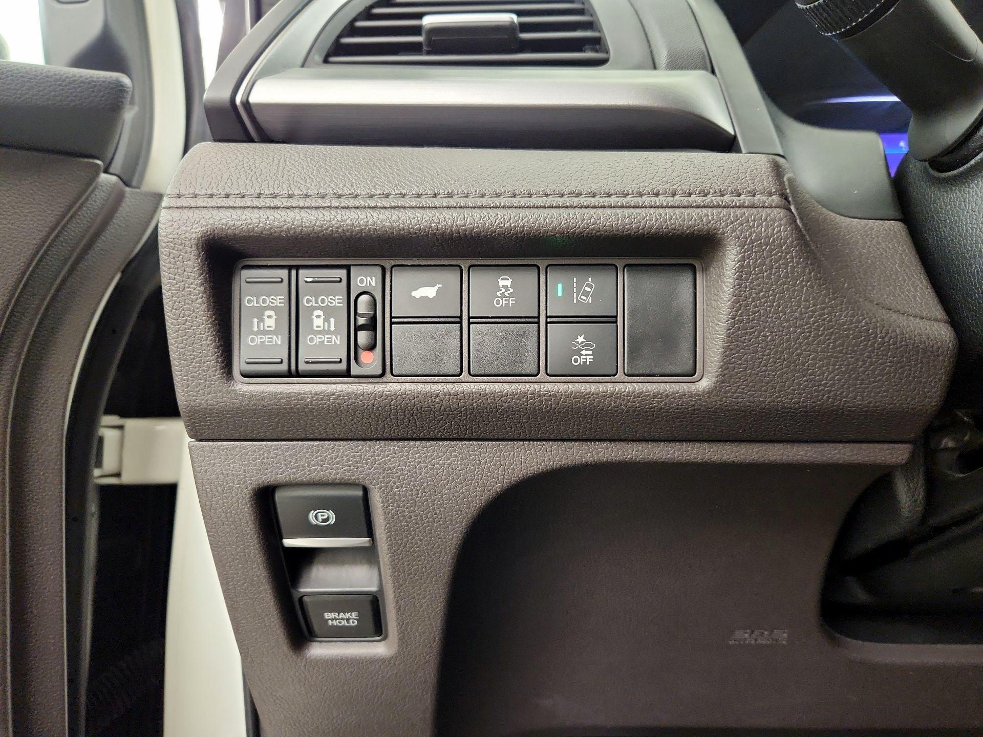 Thumbnail: 2019 Honda Odyssey - 13