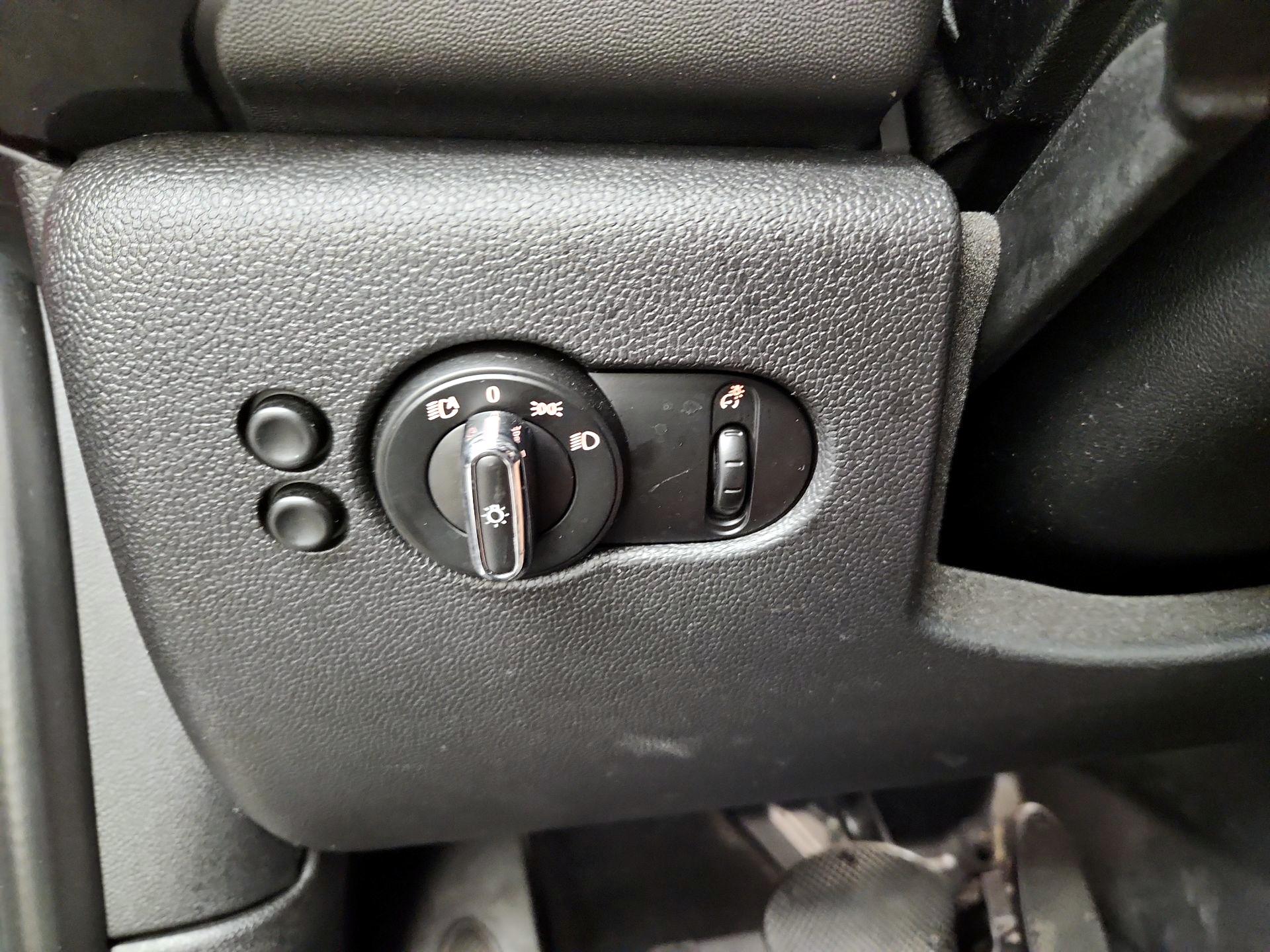 Thumbnail: 2019 MINI Cooper Hardtop - 13