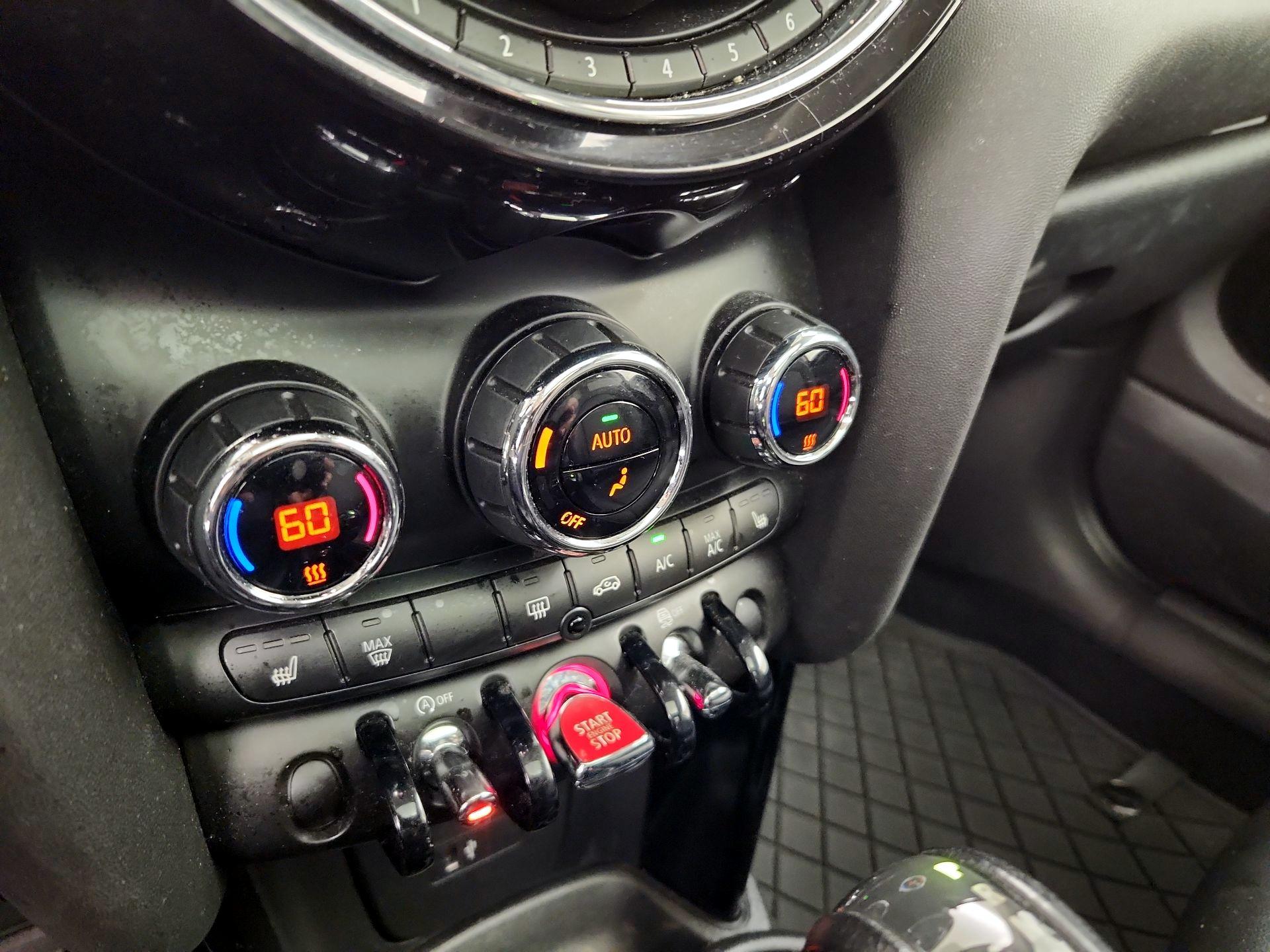 Thumbnail: 2019 MINI Cooper Hardtop - 16