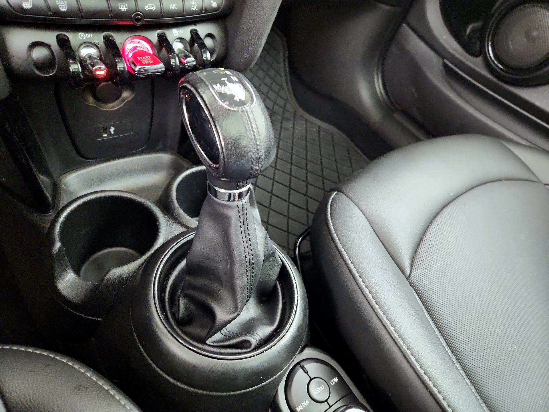 Thumbnail: 2019 MINI Cooper Hardtop - 17