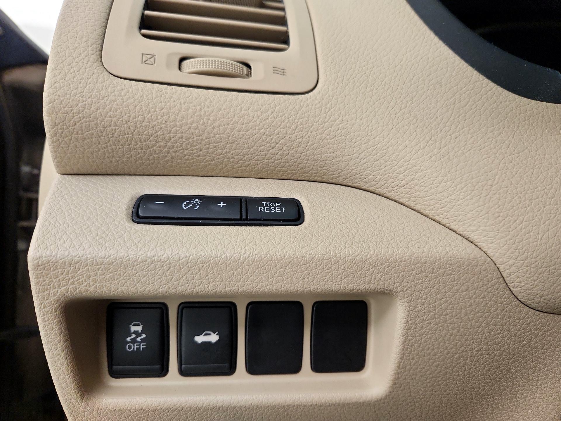 Thumbnail: 2014 Nissan Altima - 13