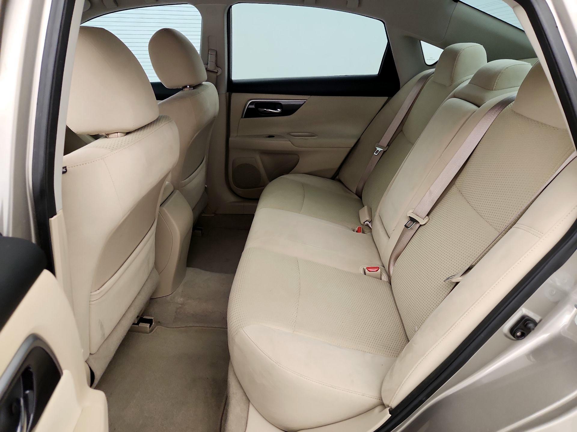 Thumbnail: 2014 Nissan Altima - 18