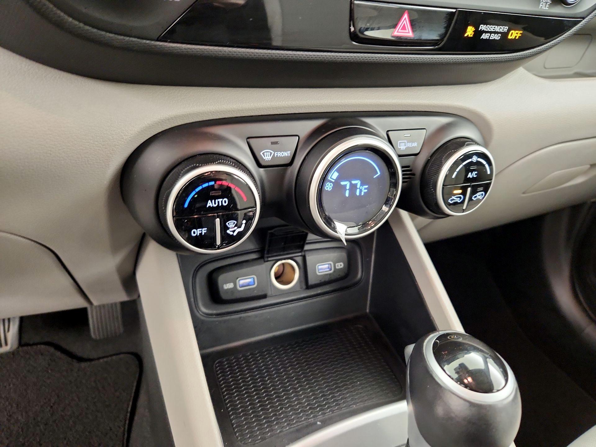 Thumbnail: 2022 Hyundai Venue - 16