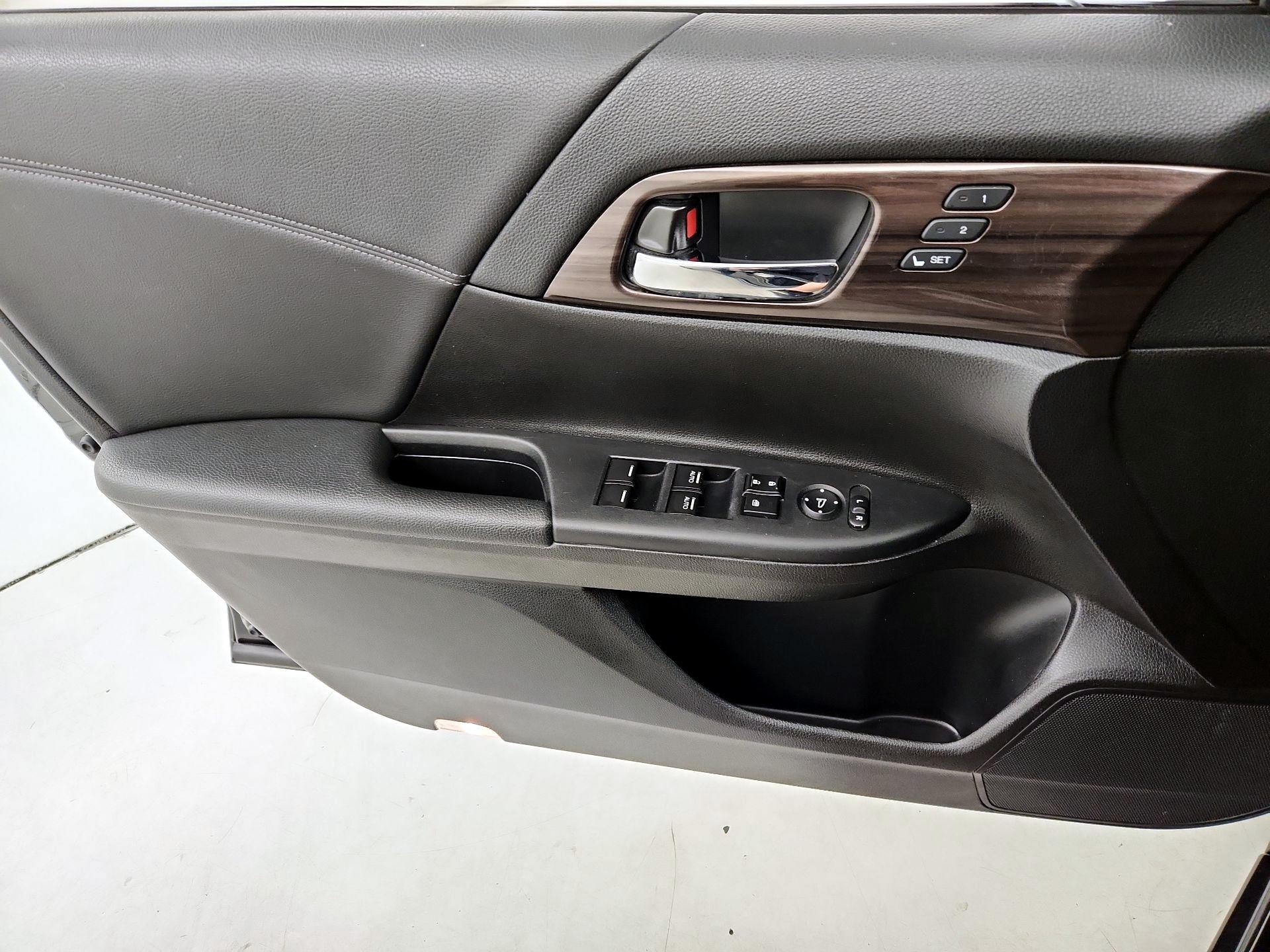 Thumbnail: 2017 Honda Accord - 12