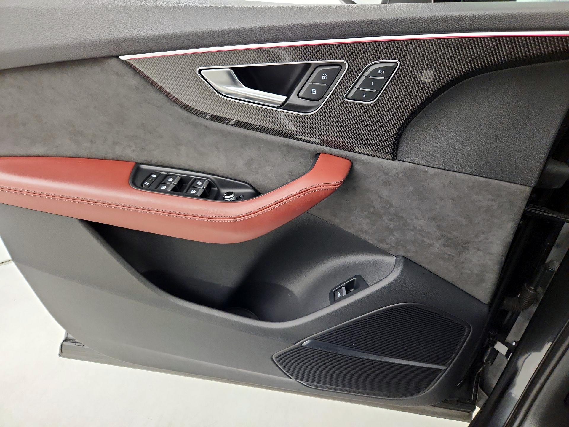 Thumbnail: 2022 Audi SQ7 - 12