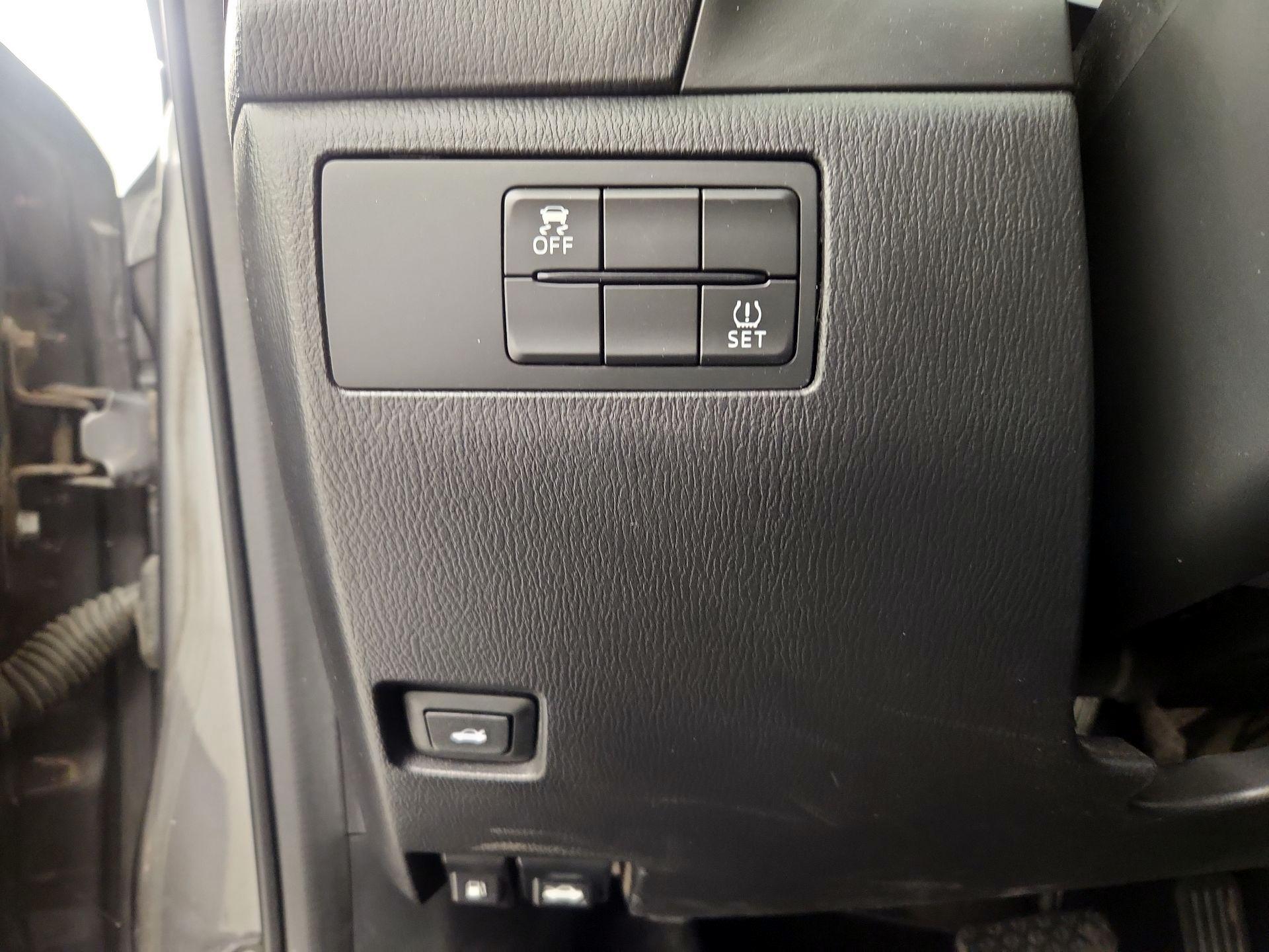 Thumbnail: 2017 Mazda Mazda3 - 13