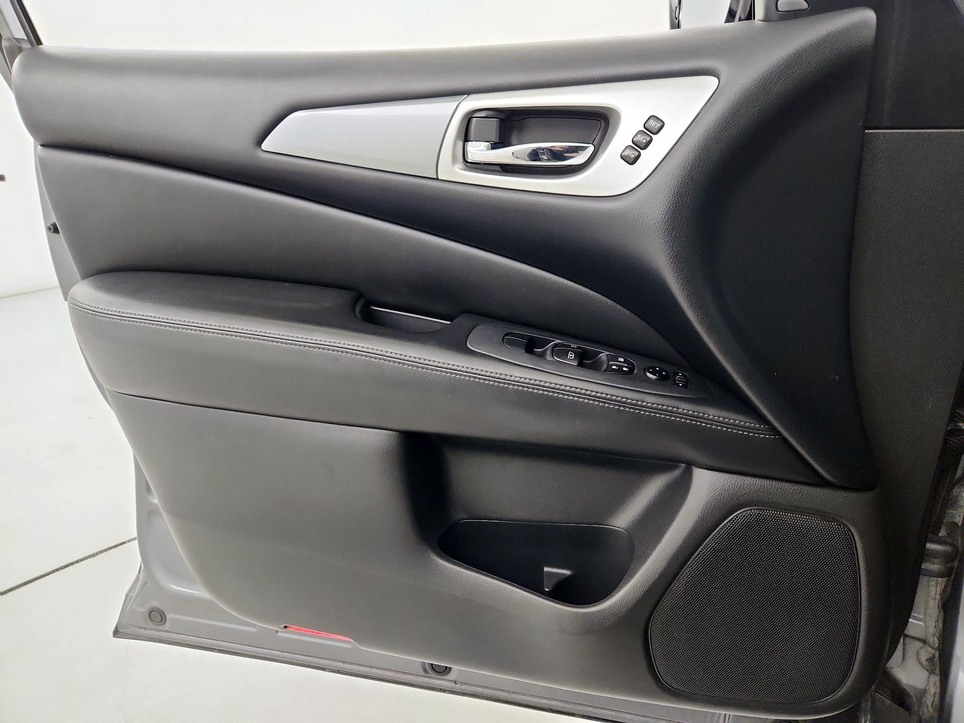 Thumbnail: 2017 Nissan Pathfinder - 12