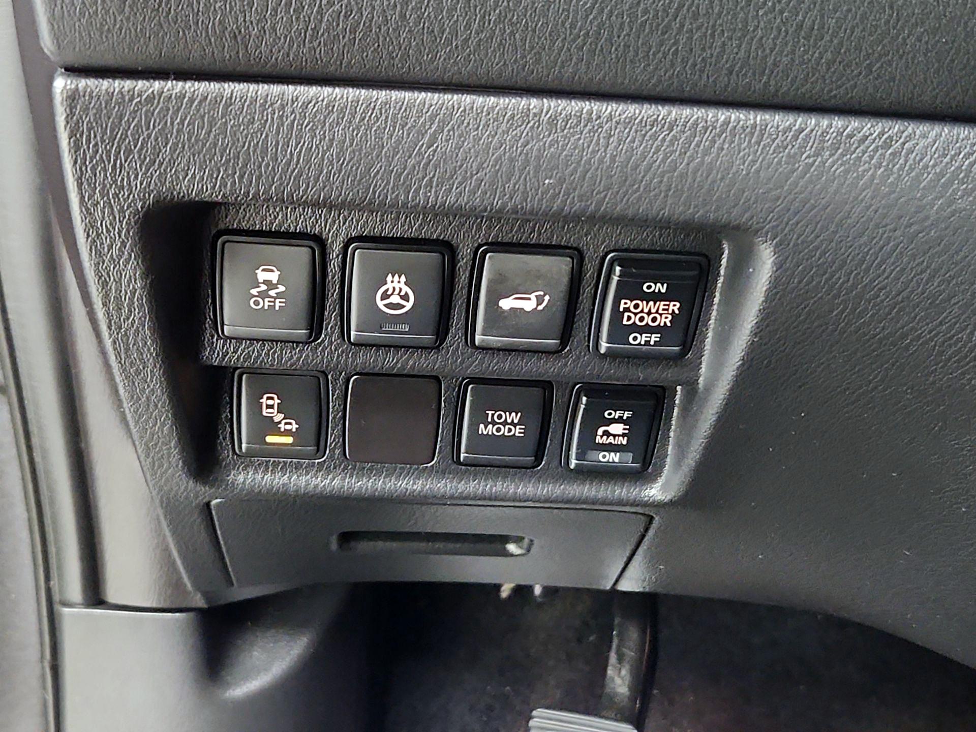 Thumbnail: 2017 Nissan Pathfinder - 13