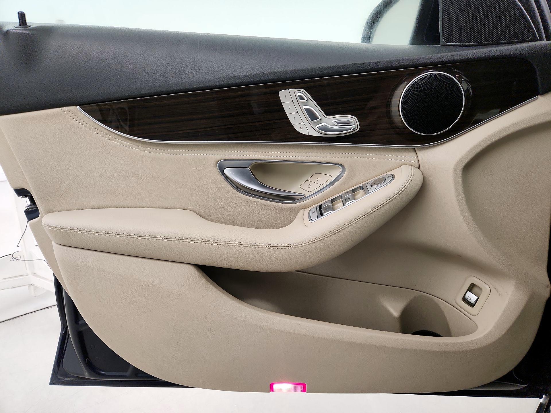 Thumbnail: 2015 Mercedes-Benz C-Class - 12