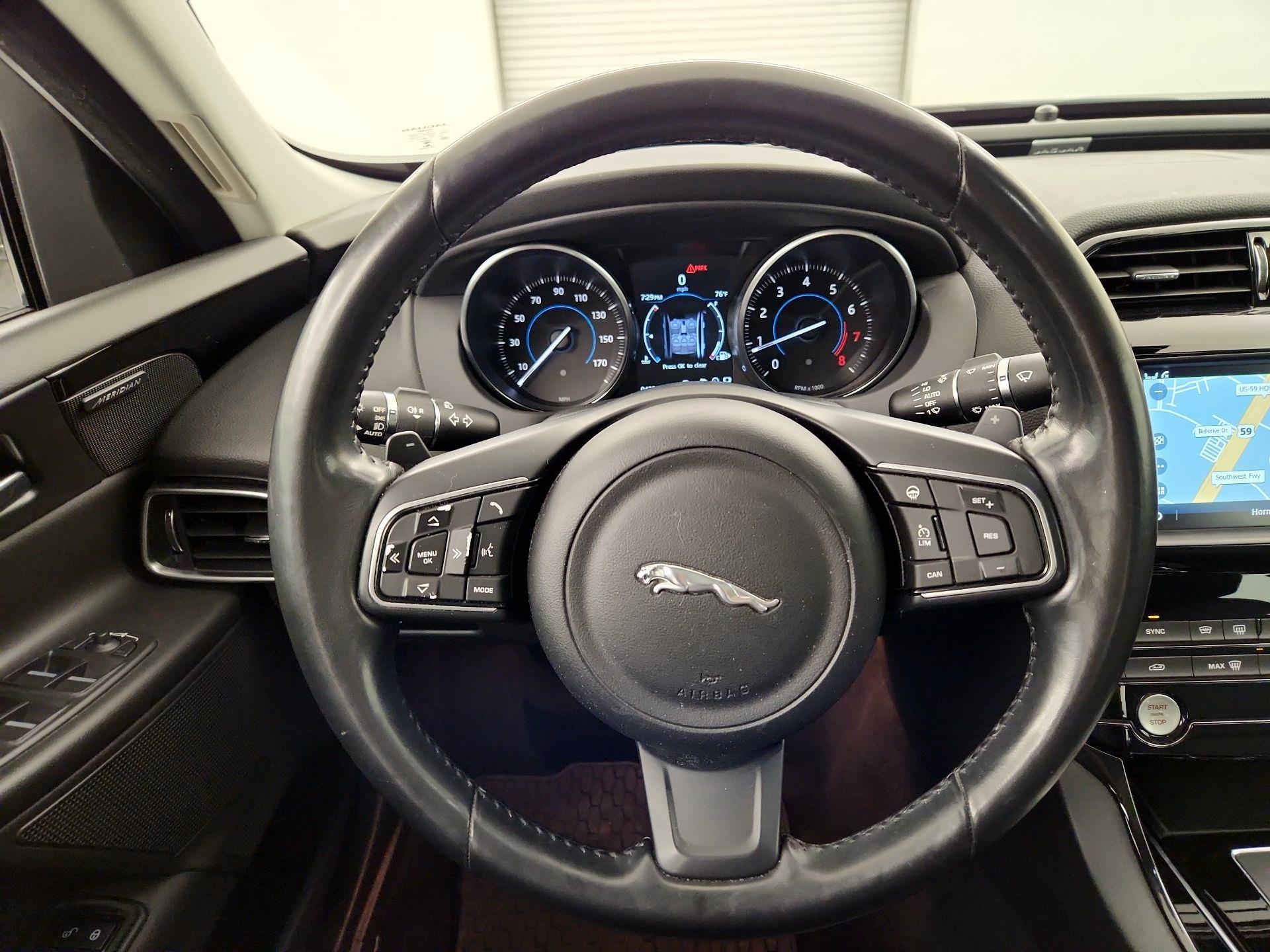 Thumbnail: 2017 Jaguar XE - 10