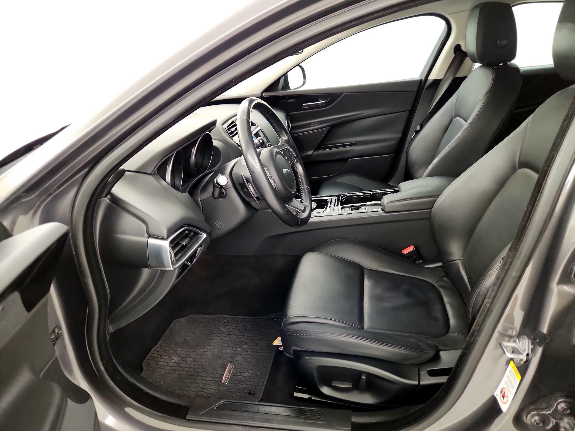 Thumbnail: 2017 Jaguar XE - 11