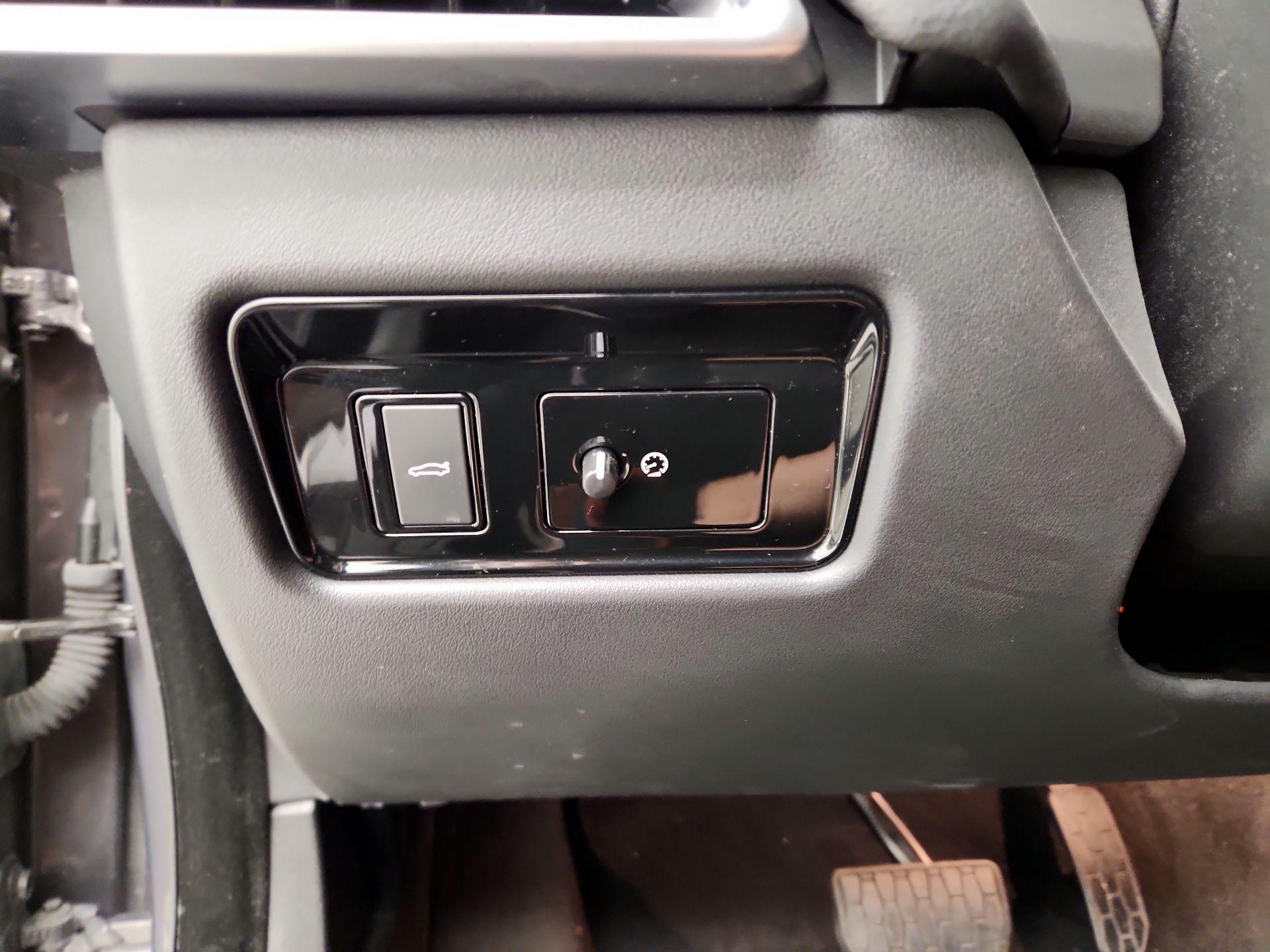 Thumbnail: 2017 Jaguar XE - 13