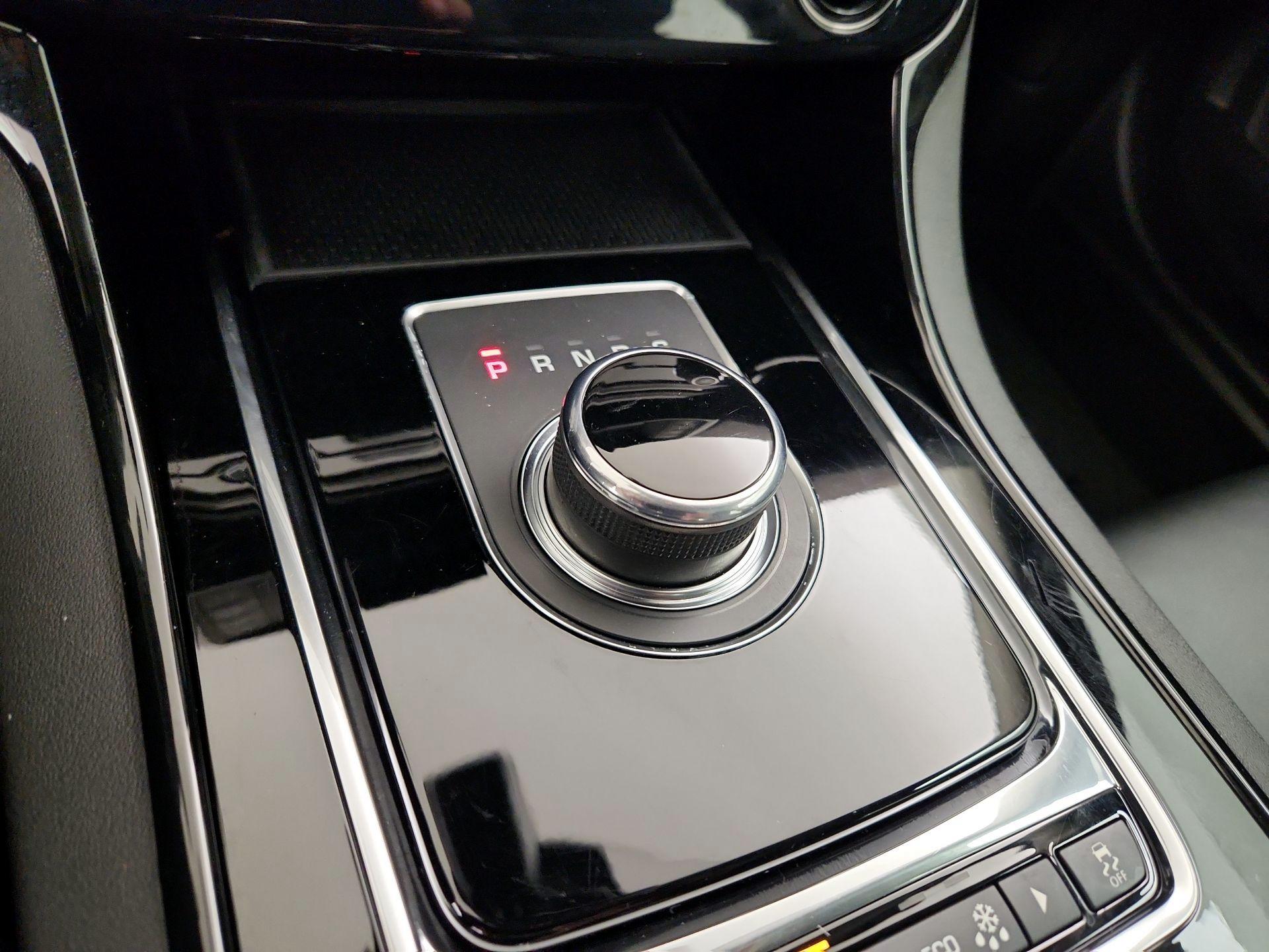 Thumbnail: 2017 Jaguar XE - 18