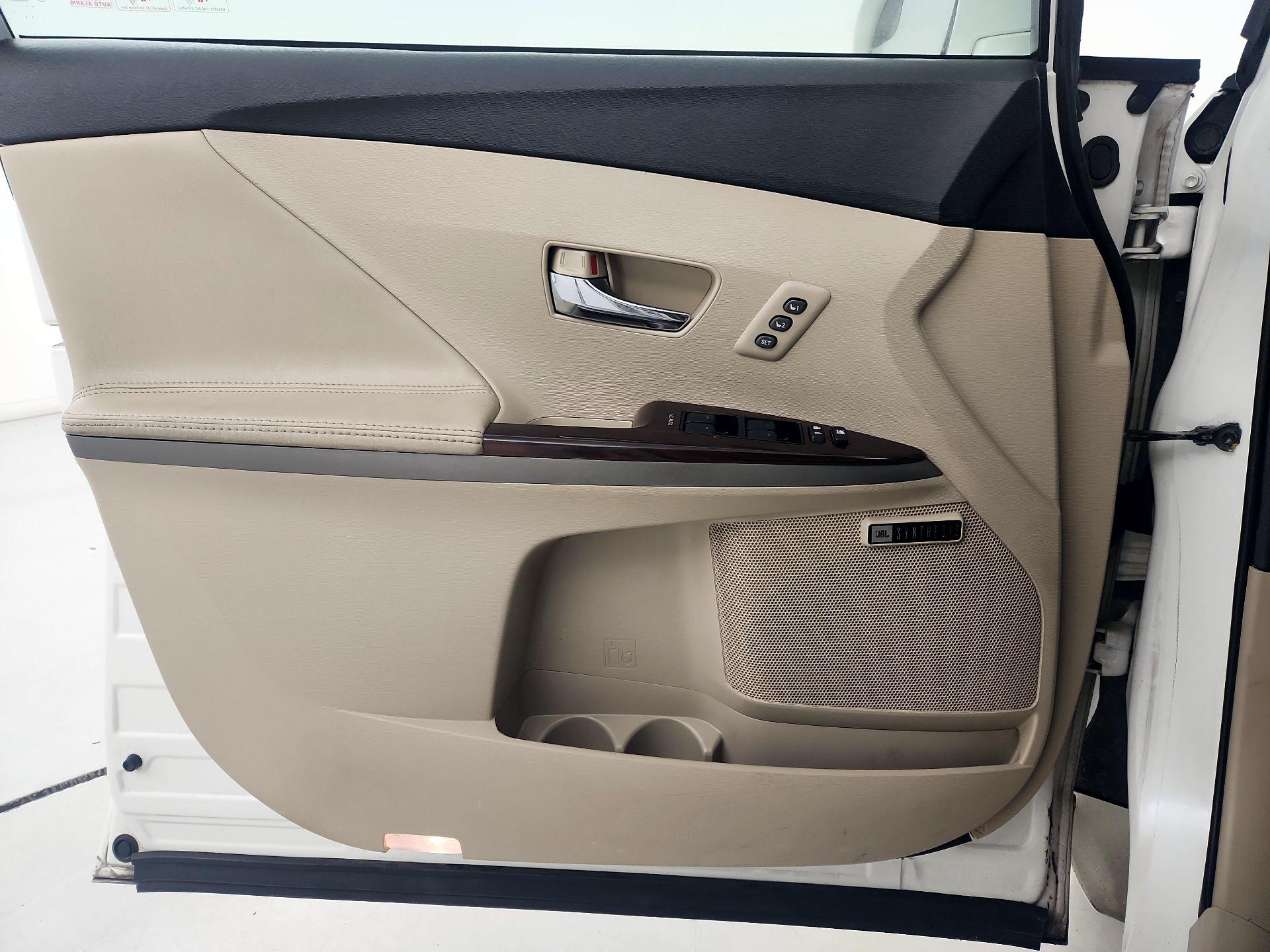 Thumbnail: 2014 Toyota Venza - 12