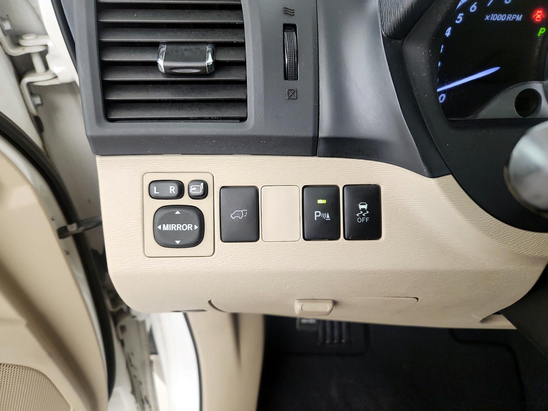 Thumbnail: 2014 Toyota Venza - 13