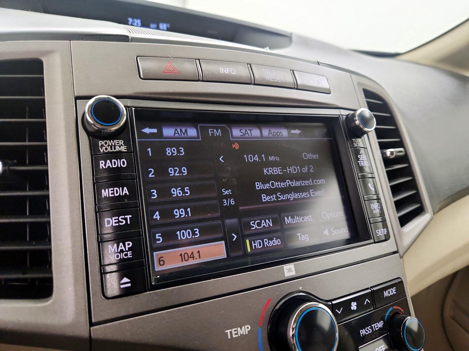 Thumbnail: 2014 Toyota Venza - 16