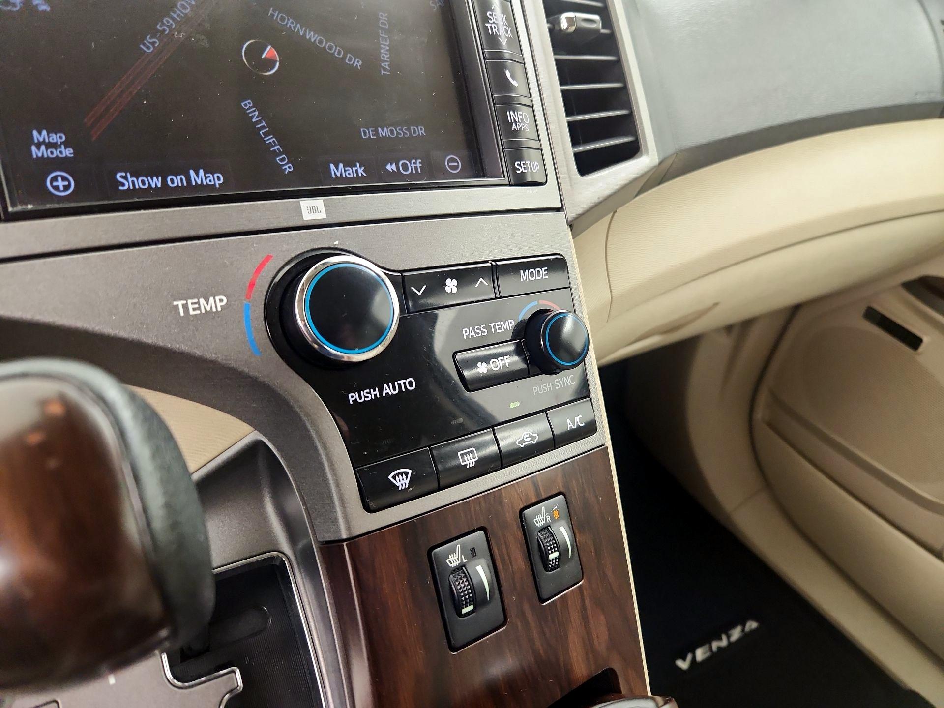 Thumbnail: 2014 Toyota Venza - 17